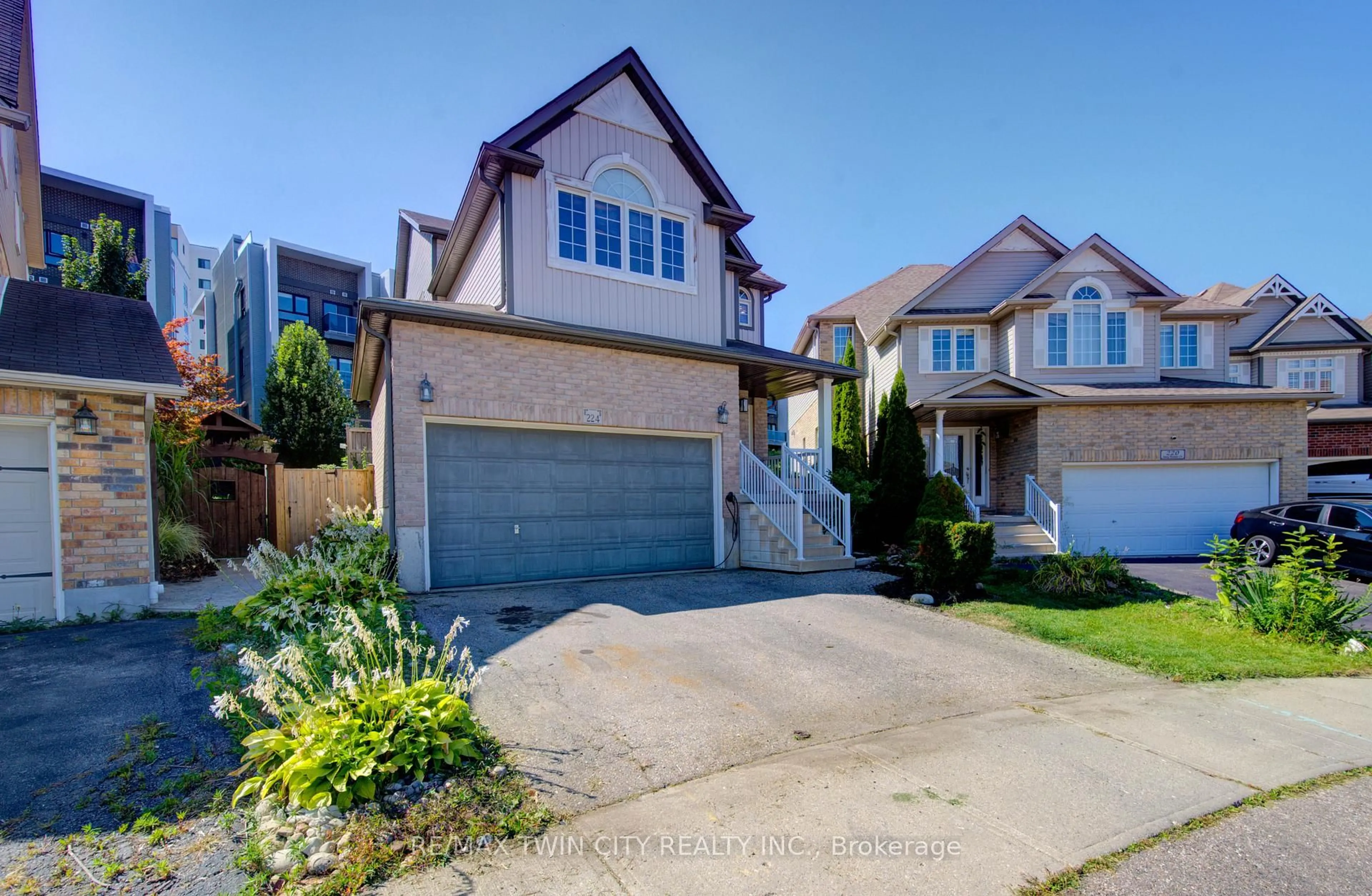 A pic from outside/outdoor area/front of a property/back of a property/a pic from drone, street for 224 Sunny Meadow Crt, Kitchener Ontario N2N 3R3