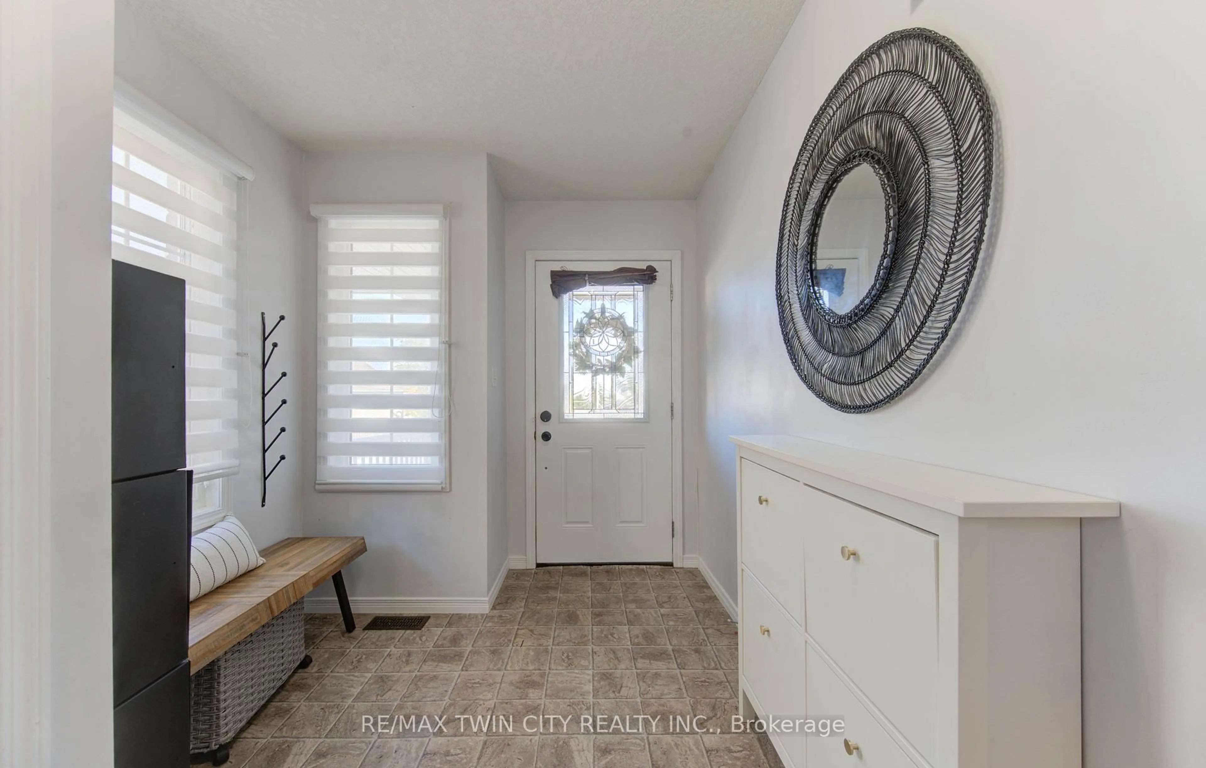 Indoor entryway for 224 Sunny Meadow Crt, Kitchener Ontario N2N 3R3