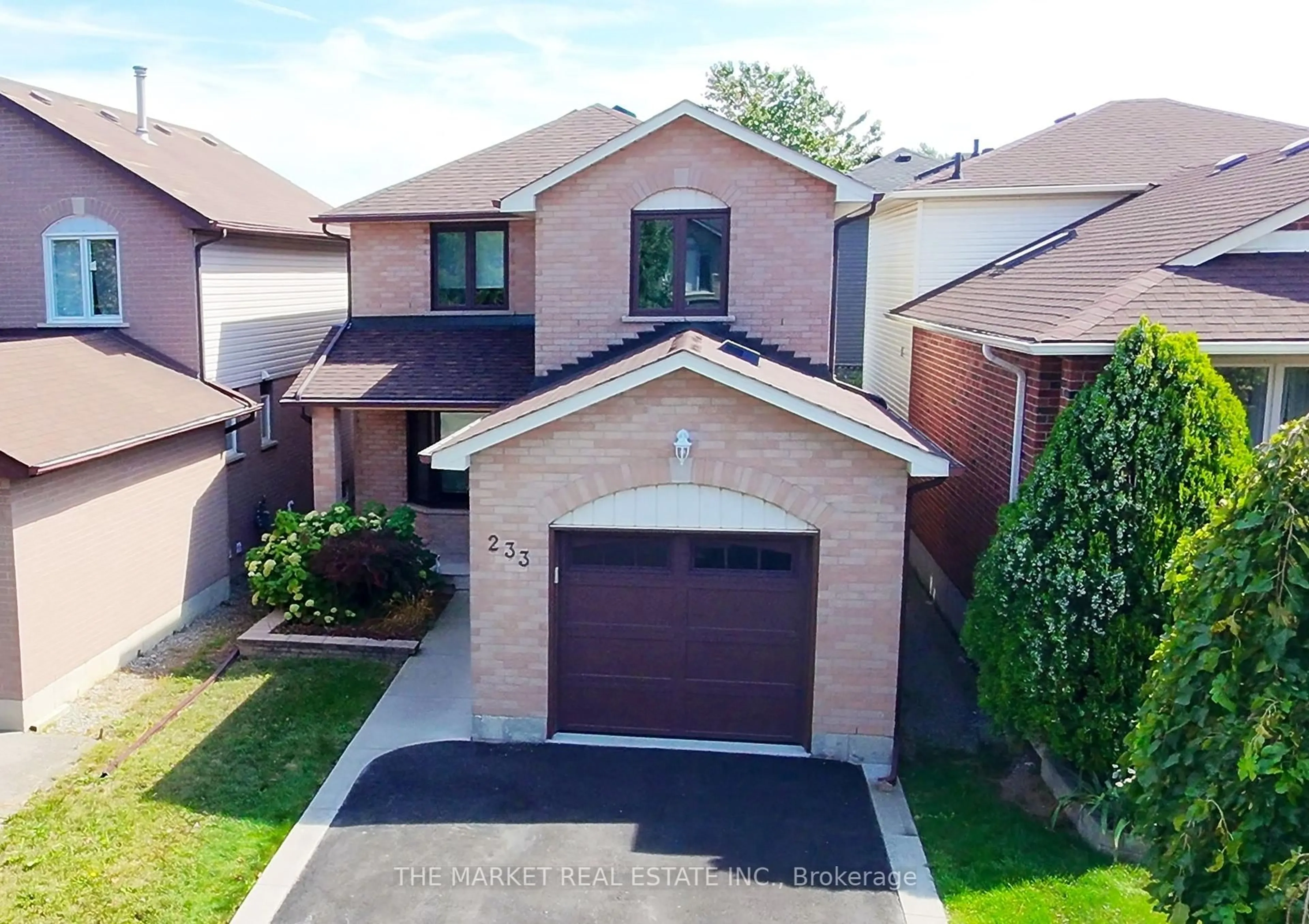 A pic from outside/outdoor area/front of a property/back of a property/a pic from drone, street for 233 Acadia Dr, Hamilton Ontario L8W 3L1