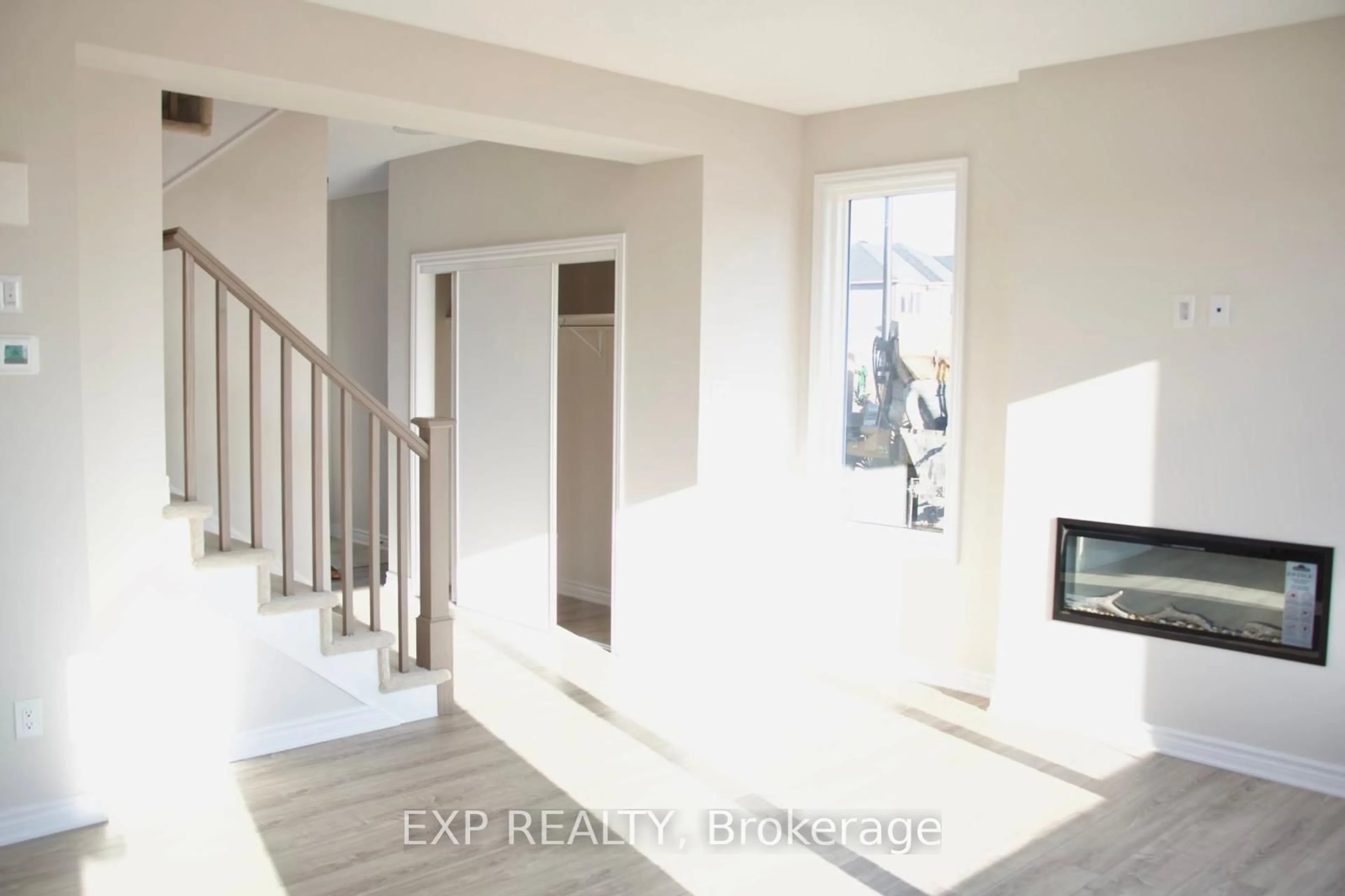 Indoor entryway for 805 Anemone Mews, Ottawa Ontario K2J 0K6