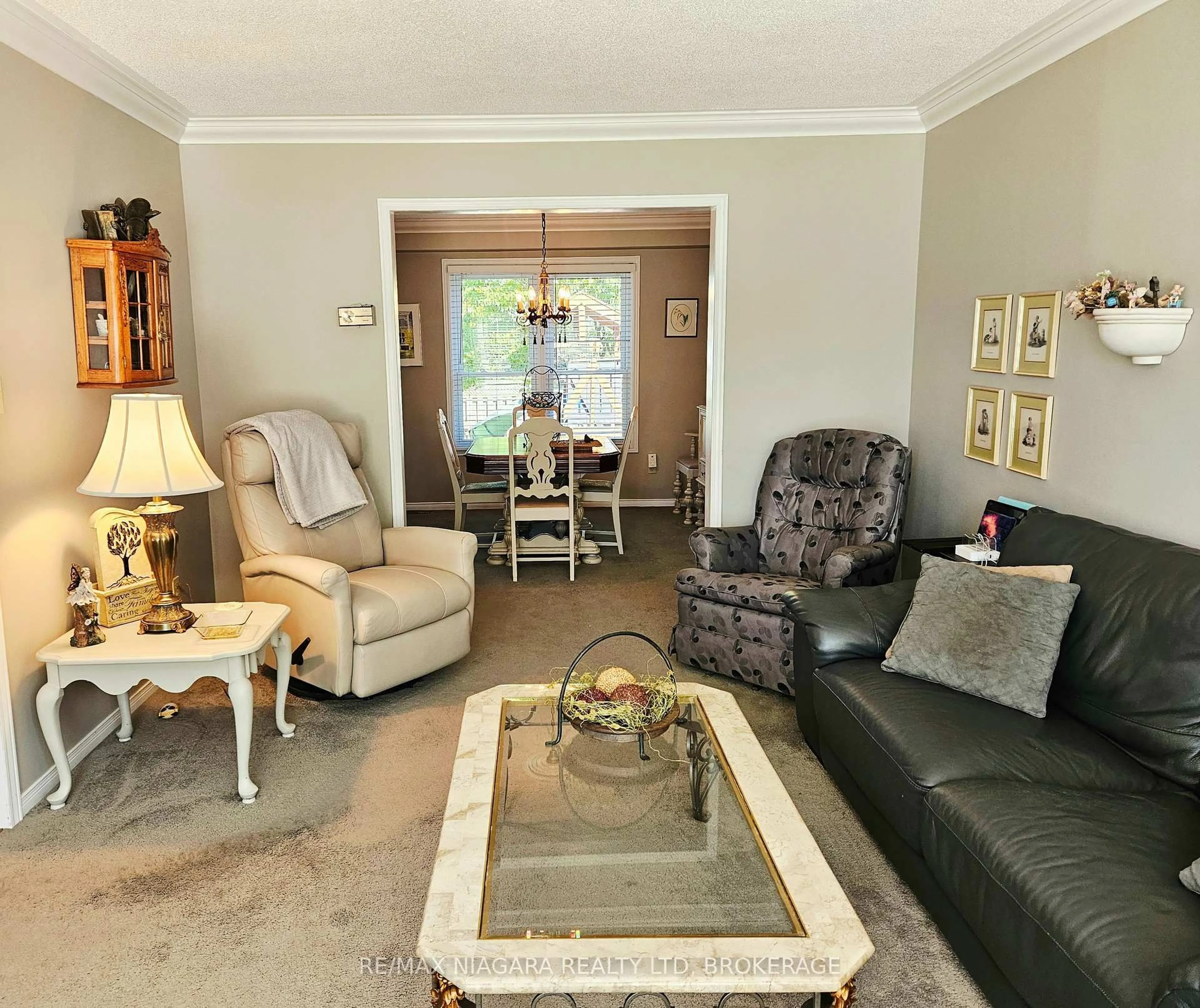 Living room with furniture, unknown for 26 Strada Blvd, St. Catharines Ontario L2S 3L8