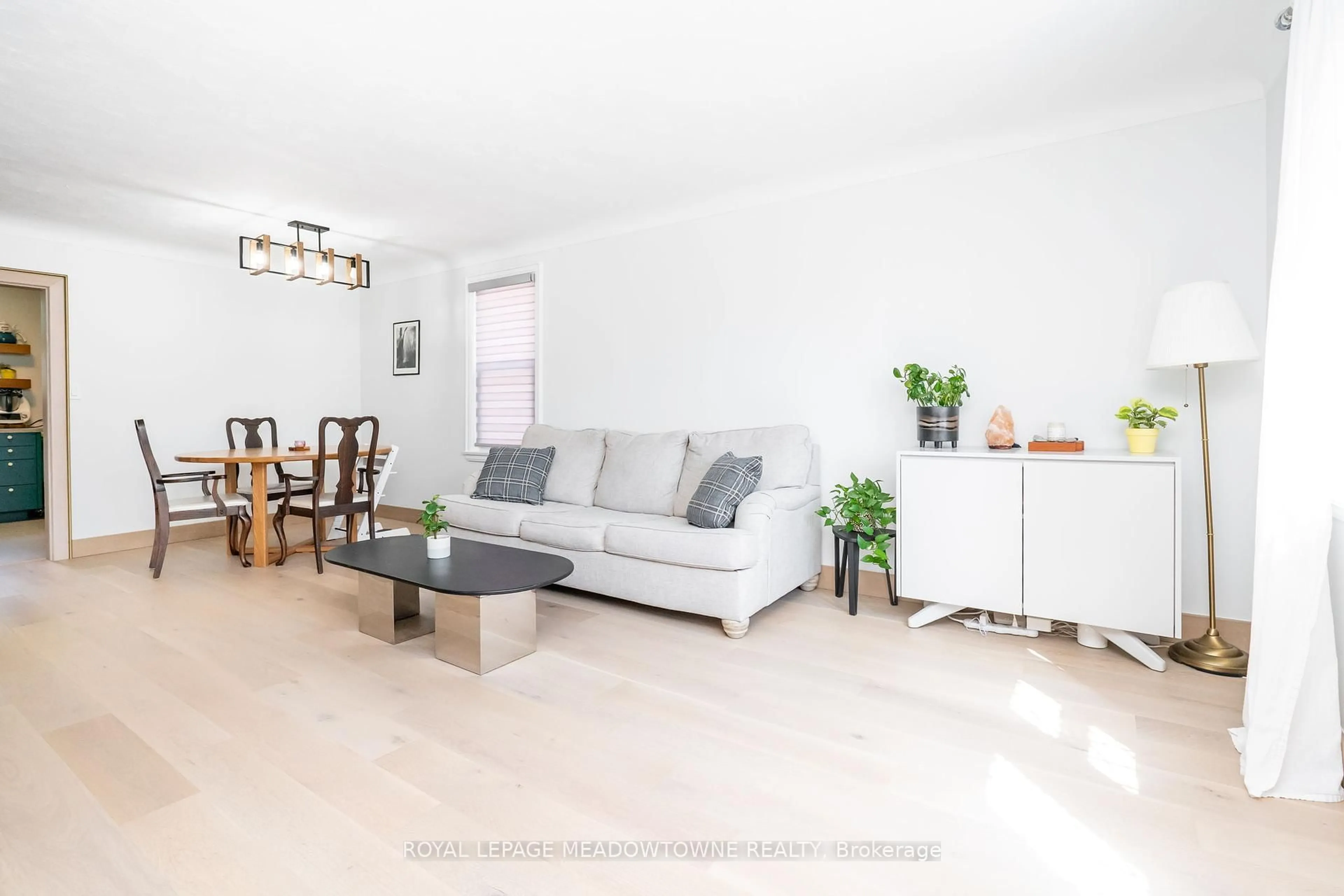 Living room with furniture, unknown for 19 Dorothy St, Brantford Ontario N3S 1G7