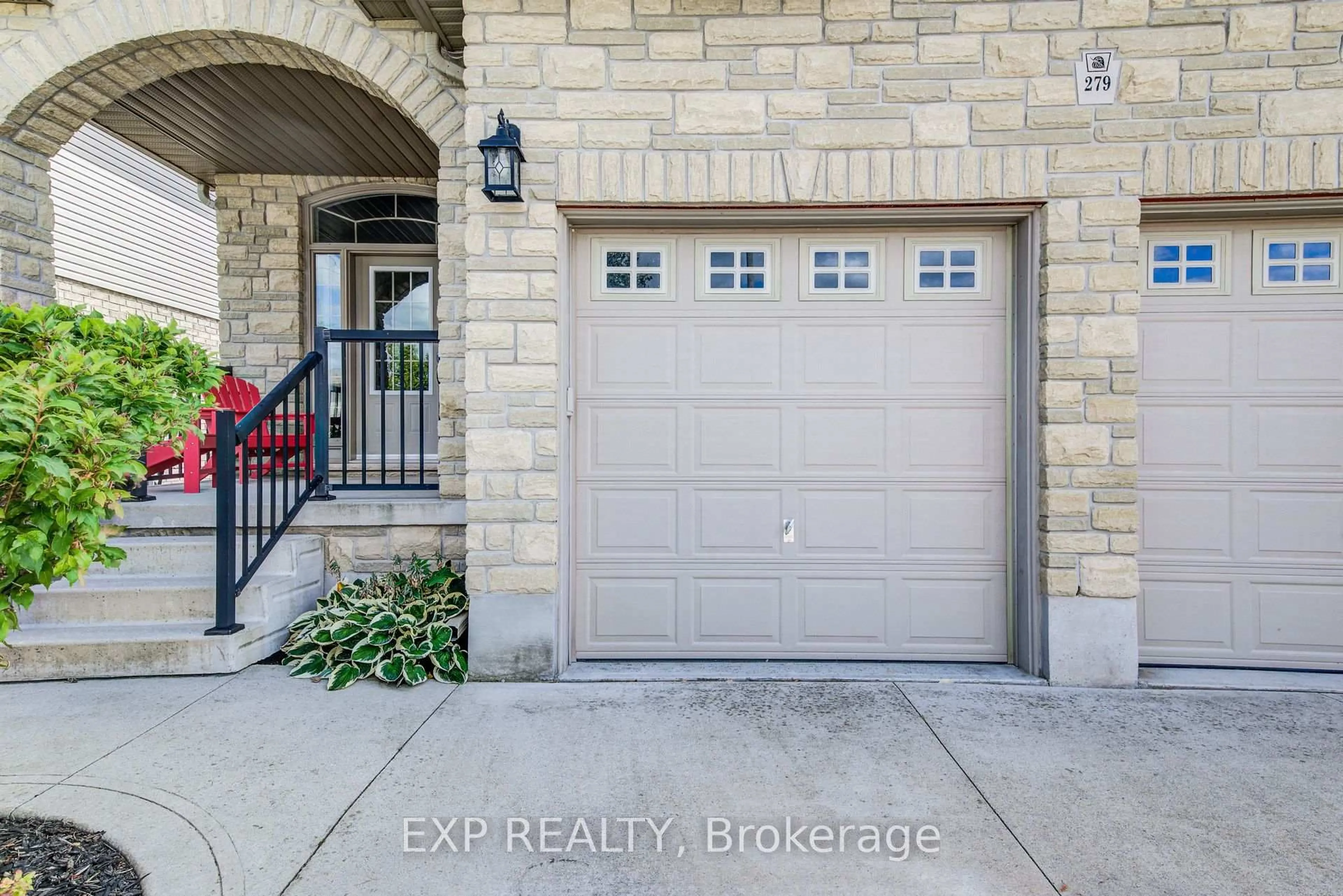 Indoor entryway for 279 Zeller Dr, Kitchener Ontario N2A 0B2