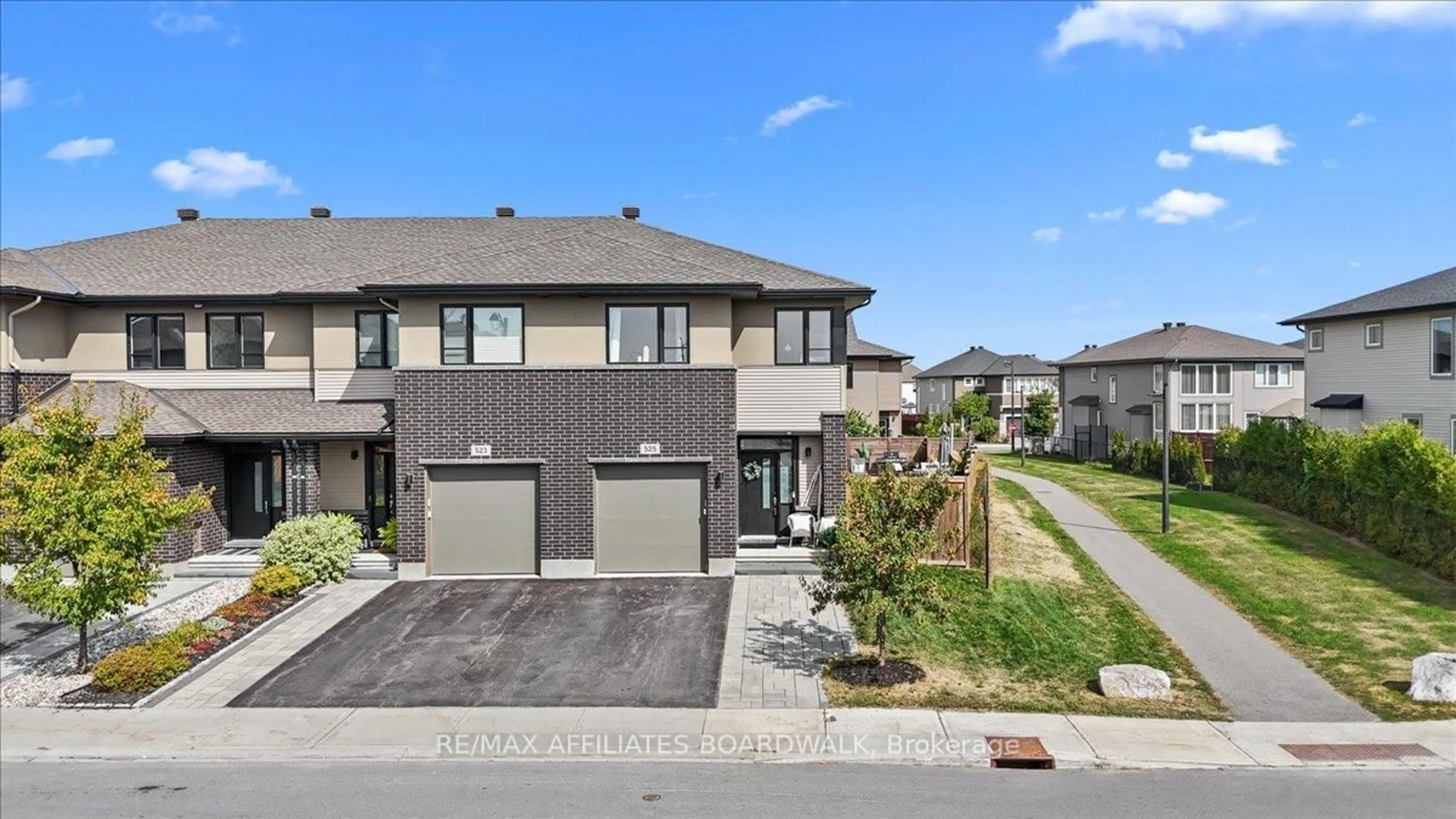 A pic from outside/outdoor area/front of a property/back of a property/a pic from drone, street for 525 Dressage Ave, Ottawa Ontario K2V 0C8