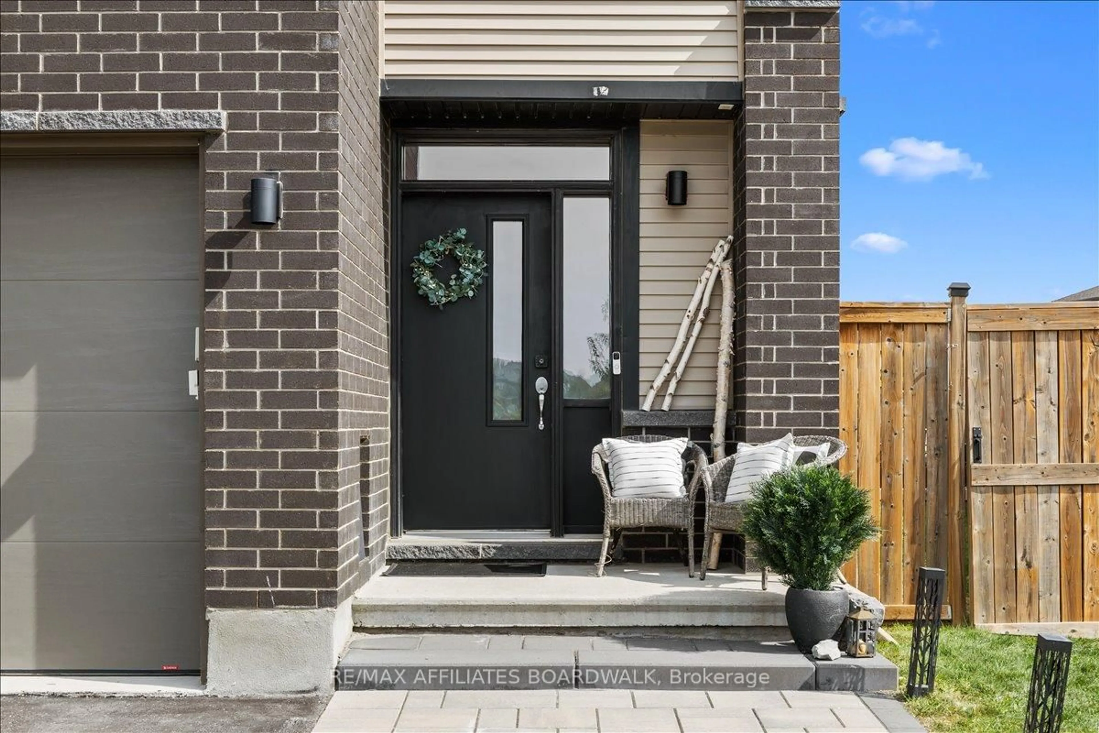 Unknown for 525 Dressage Ave, Ottawa Ontario K2V 0C8