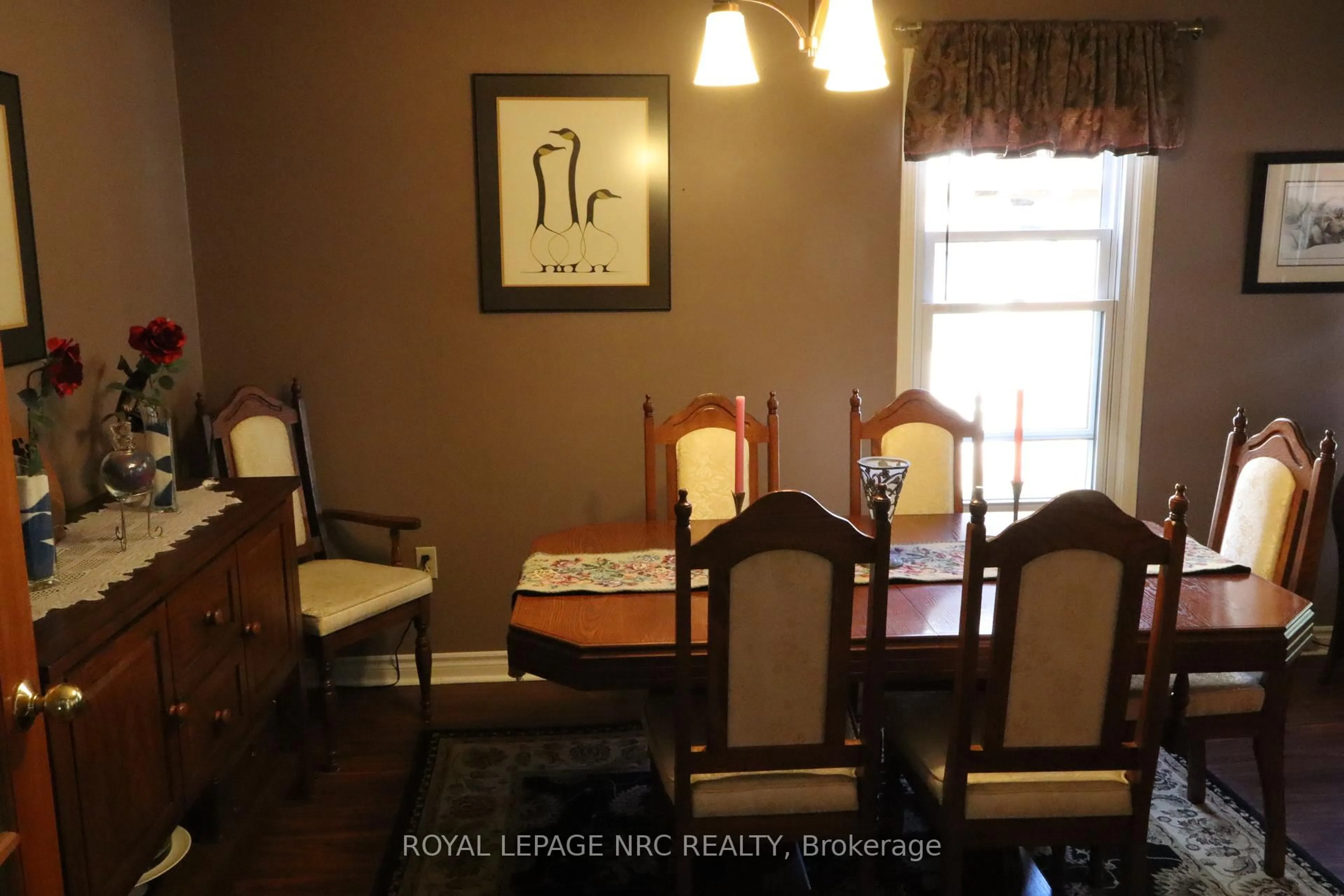 Dining room, wood/laminate floor for 6164 Crimson Dr, Niagara Falls Ontario L2G 7S4
