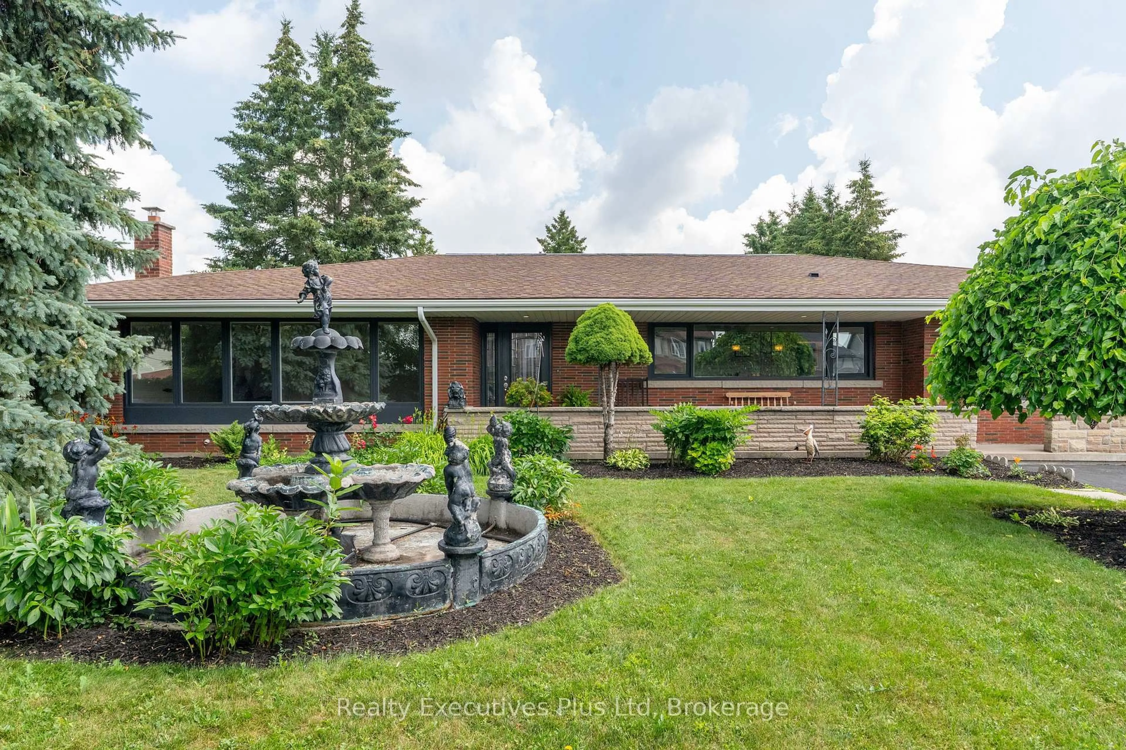 Home with brick exterior material, unknown for 135 Cityview Dr, Guelph Ontario N1E 6Y7