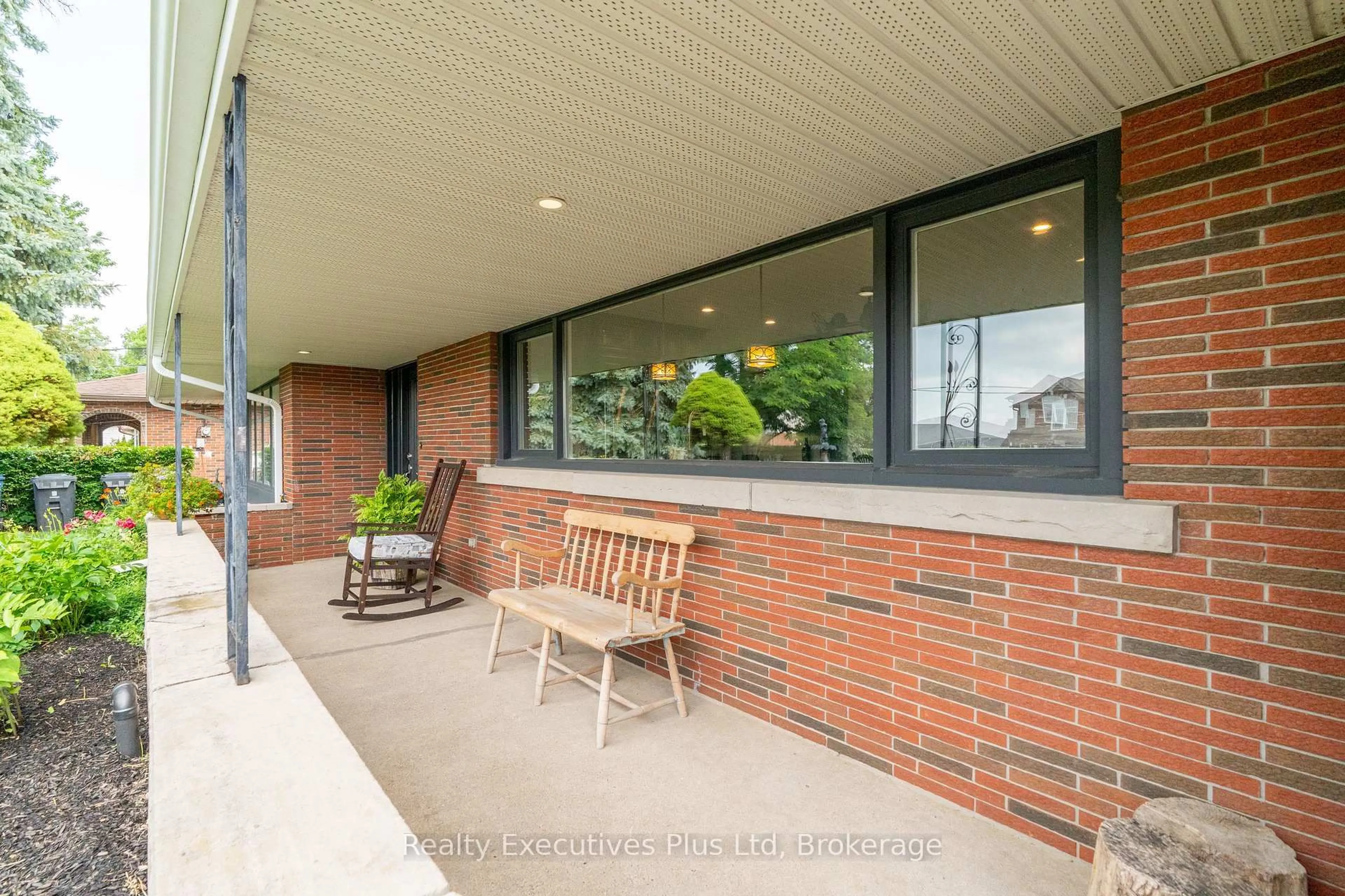 Patio, unknown for 135 Cityview Dr, Guelph Ontario N1E 6Y7