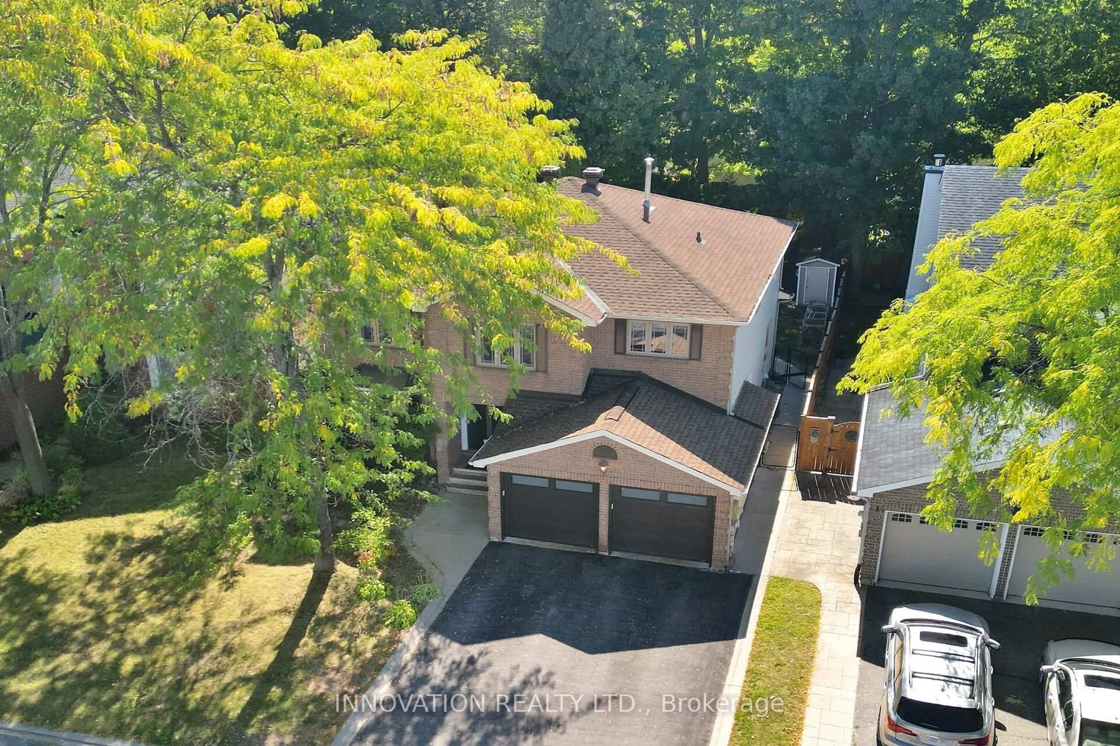 A pic from outside/outdoor area/front of a property/back of a property/a pic from drone, street for 9 Beamish Cres, Ottawa Ontario K2K 2R6