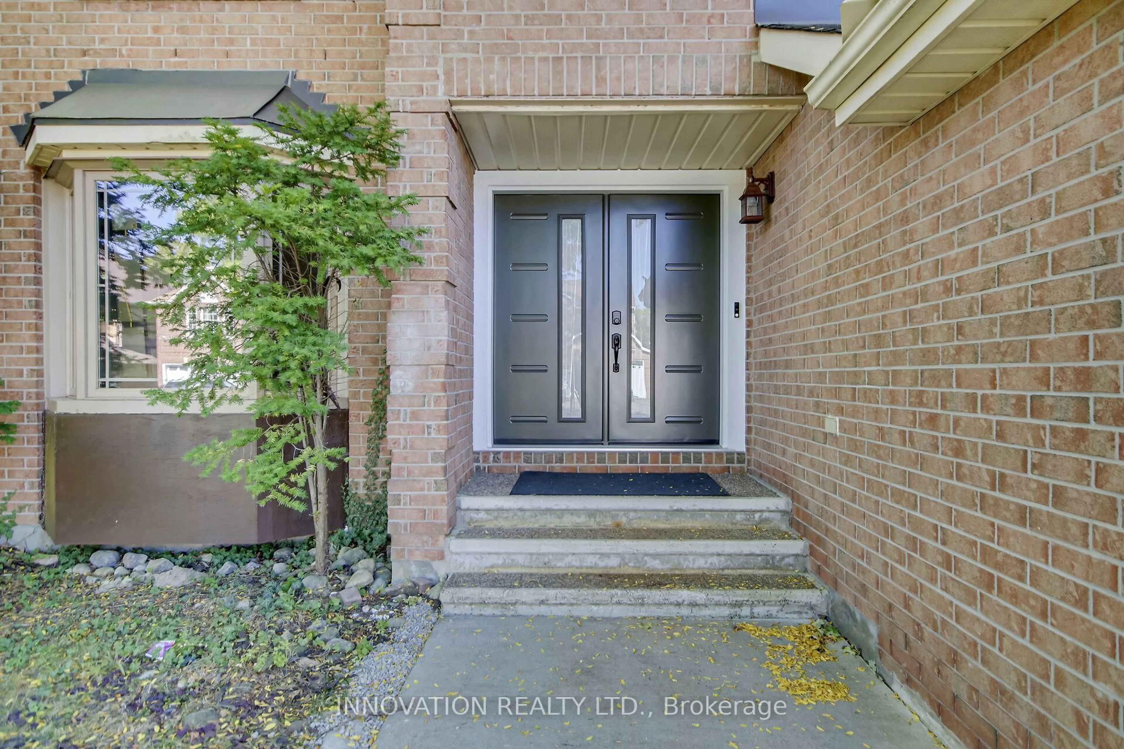 Indoor entryway for 9 Beamish Cres, Ottawa Ontario K2K 2R6