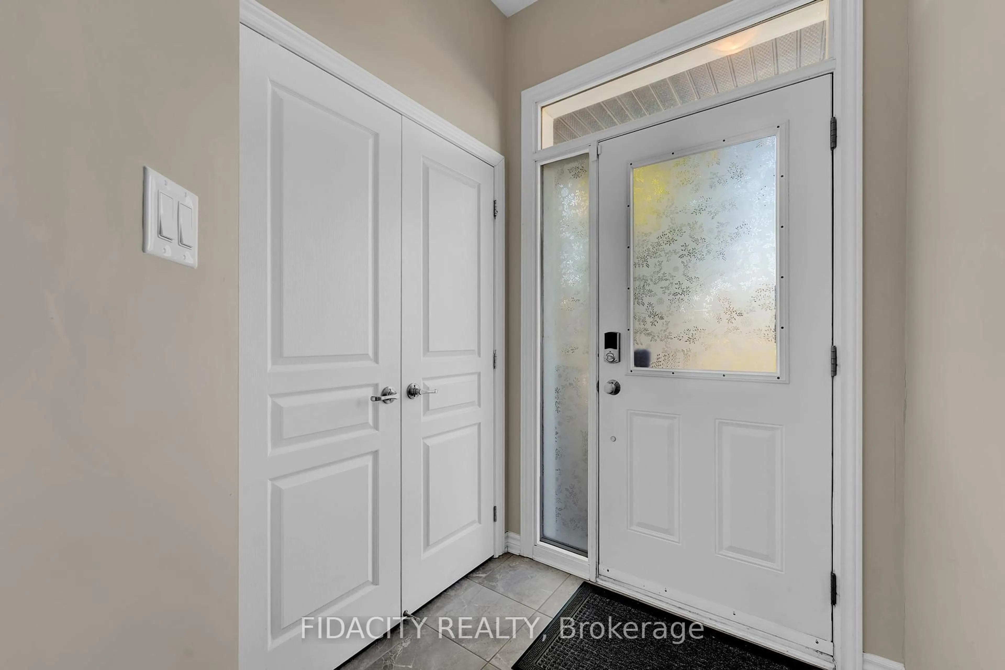 Indoor entryway for 503 Via Mattino Way, Ottawa Ontario K2J 6B7