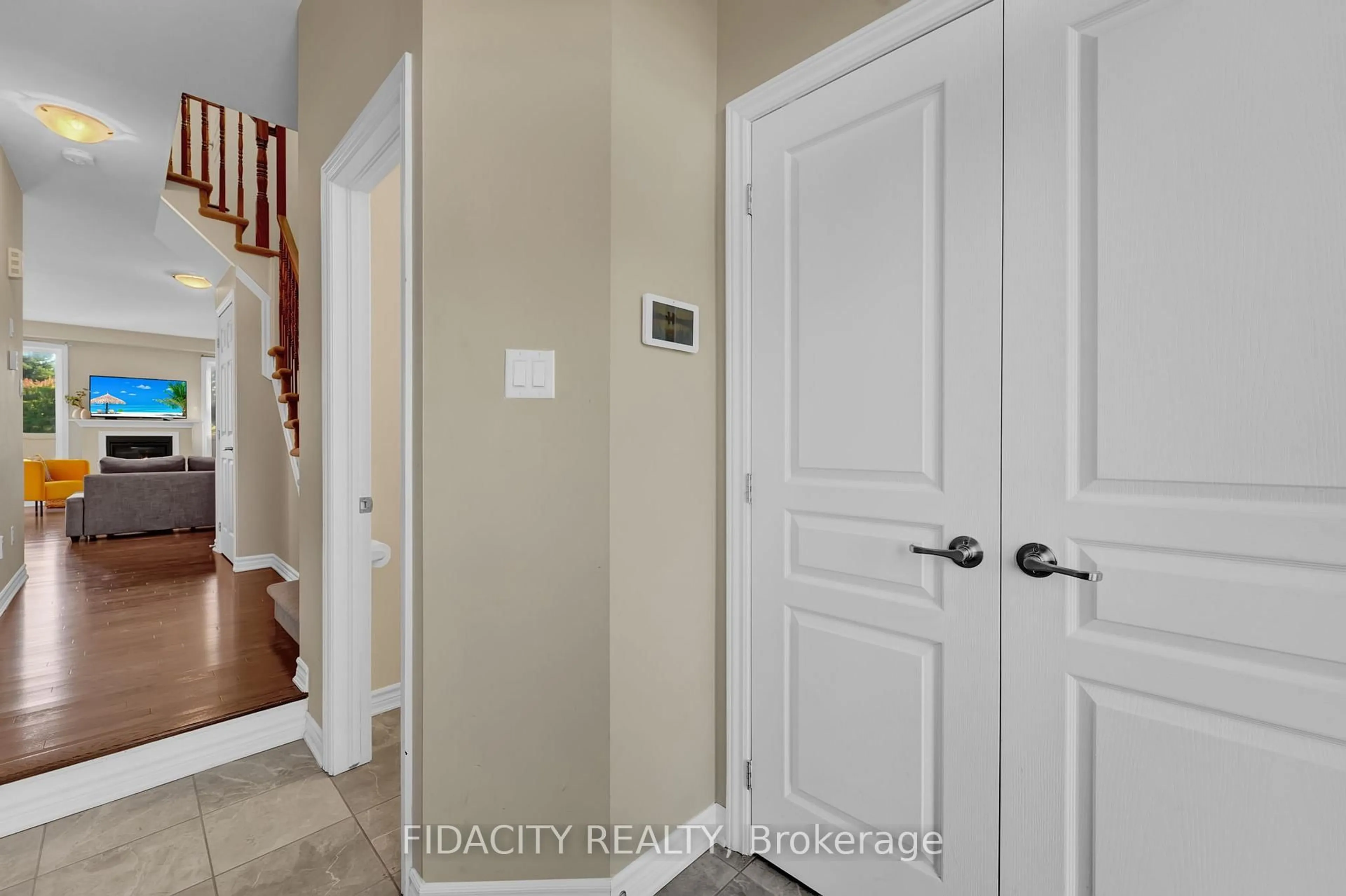 Indoor entryway for 503 Via Mattino Way, Ottawa Ontario K2J 6B7