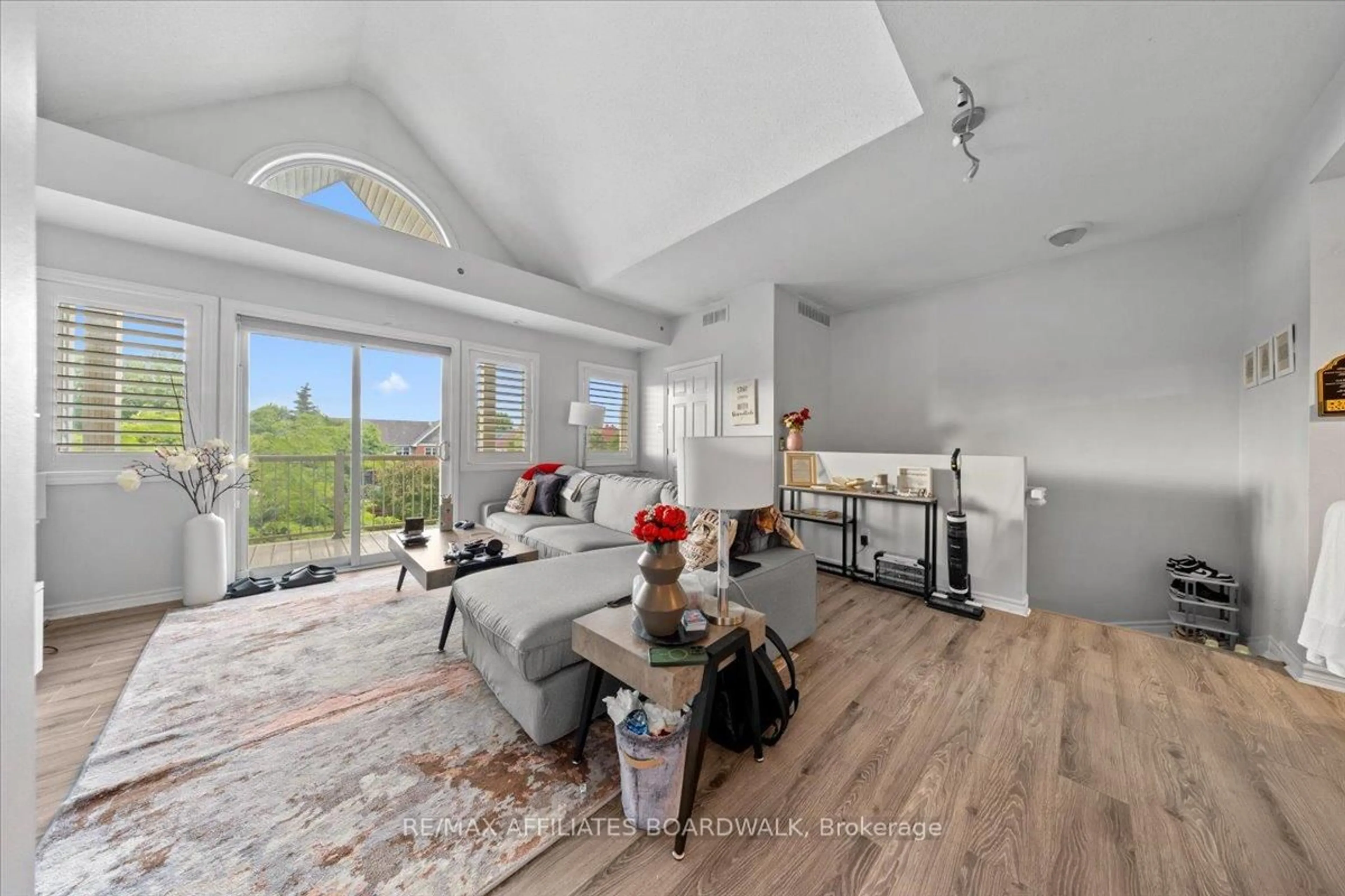 Open concept kitchen, unknown for 241 Crestway Crescent Dr #I, Ottawa Ontario K2G 0A9