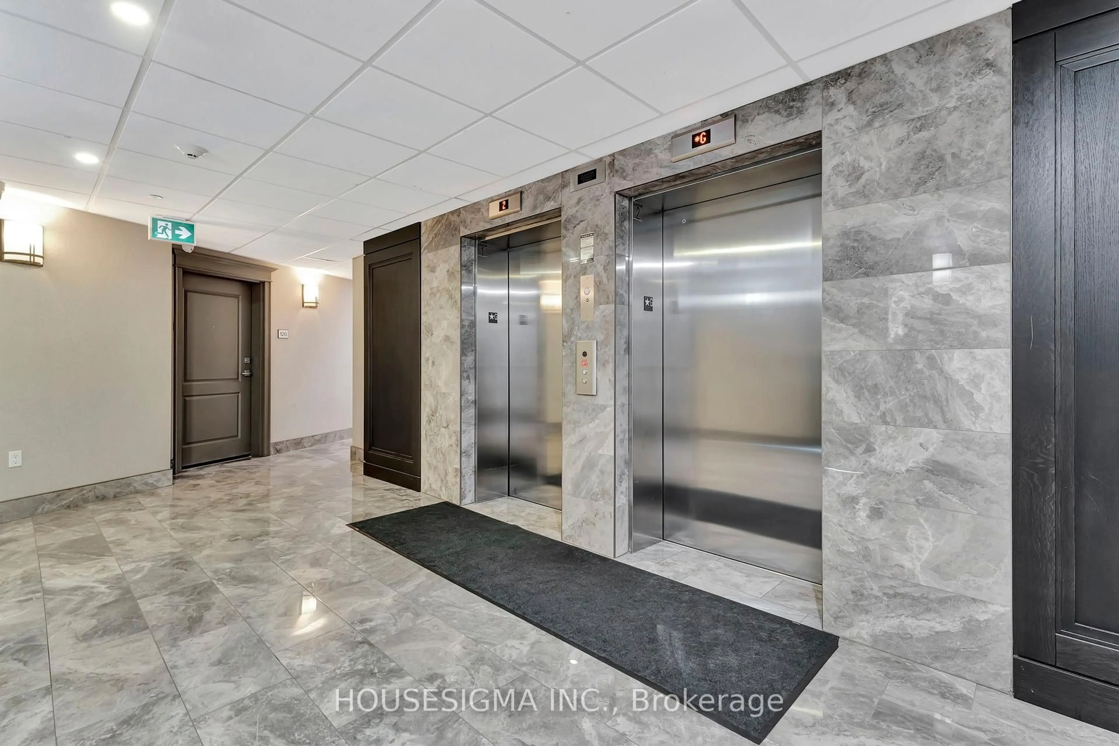 Indoor foyer for 125 Shoreview Pl #322, Hamilton Ontario L8E 0K3