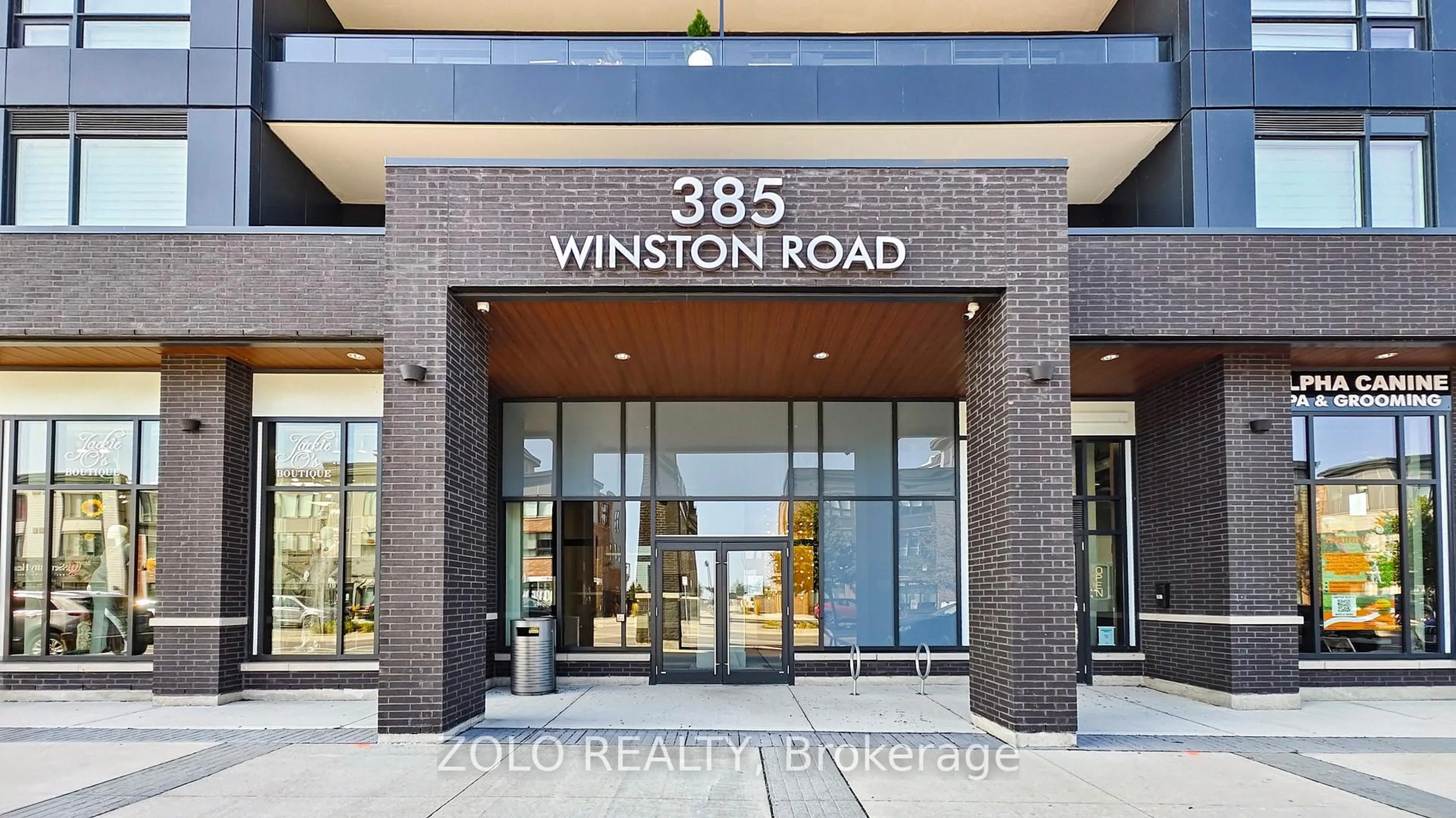 Indoor foyer for 385 Winston Rd #607, Grimsby Ontario L3M 4E8