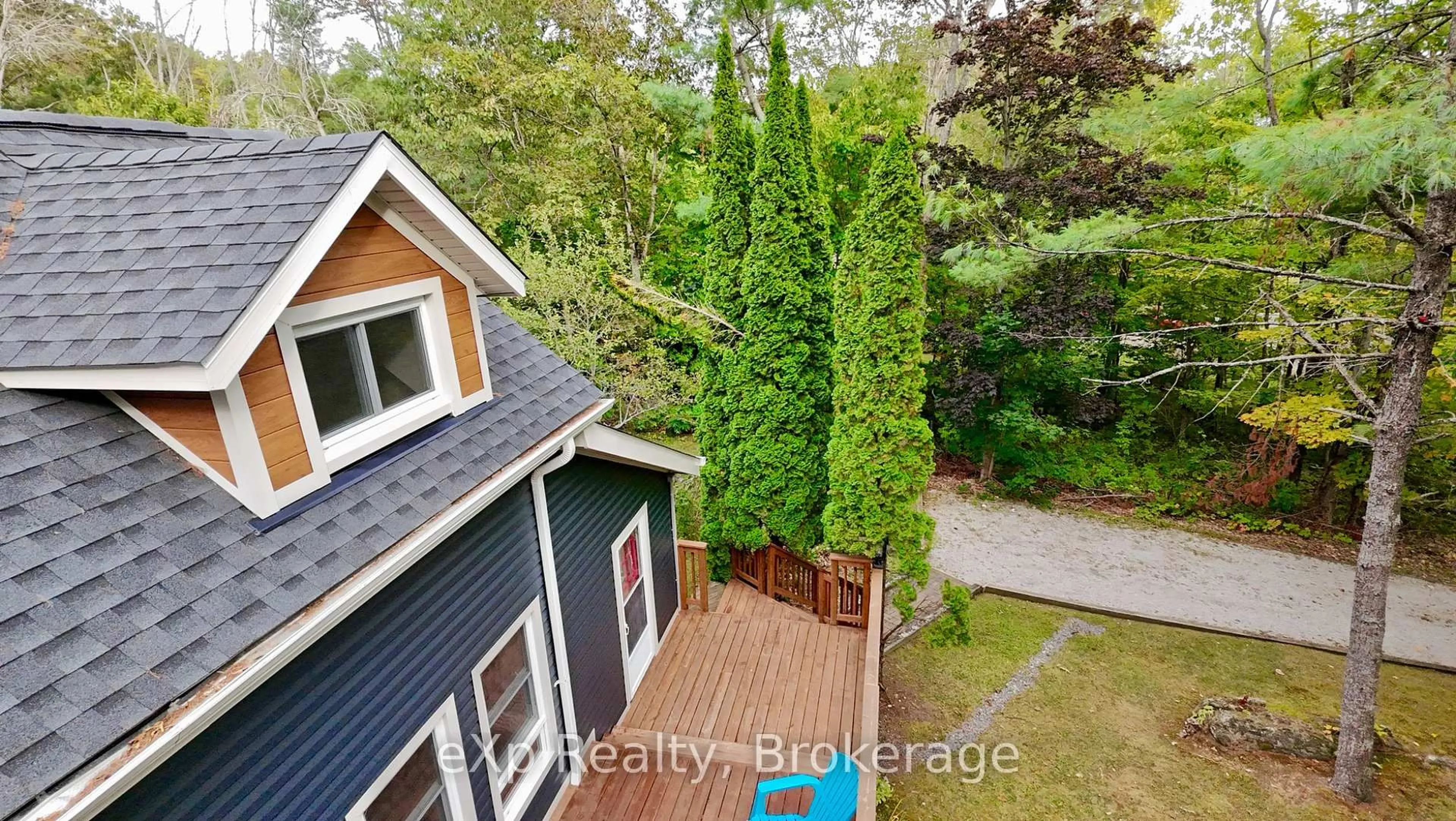 A pic from outside/outdoor area/front of a property/back of a property/a pic from drone, unknown for 1382 Muskoka Rd 169, Gravenhurst Ontario P1P 1R2
