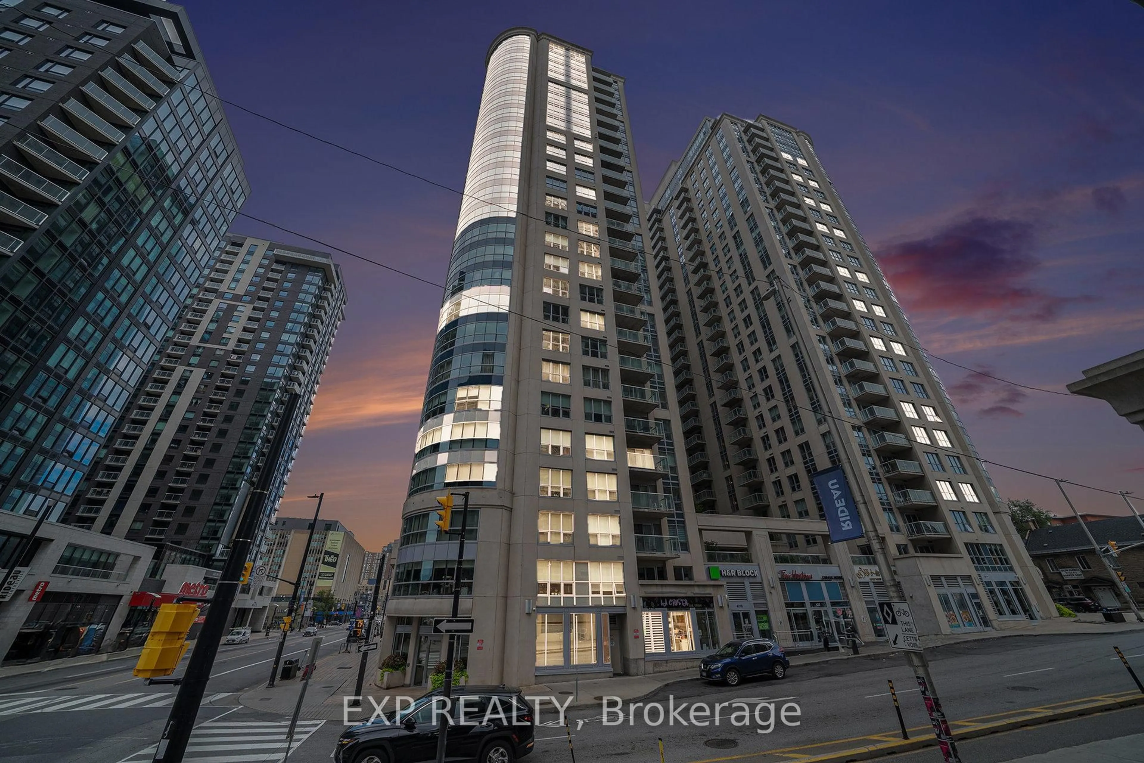 A pic from outside/outdoor area/front of a property/back of a property/a pic from drone, building for 242 Rideau St #2509, Ottawa Ontario K1N 0B7