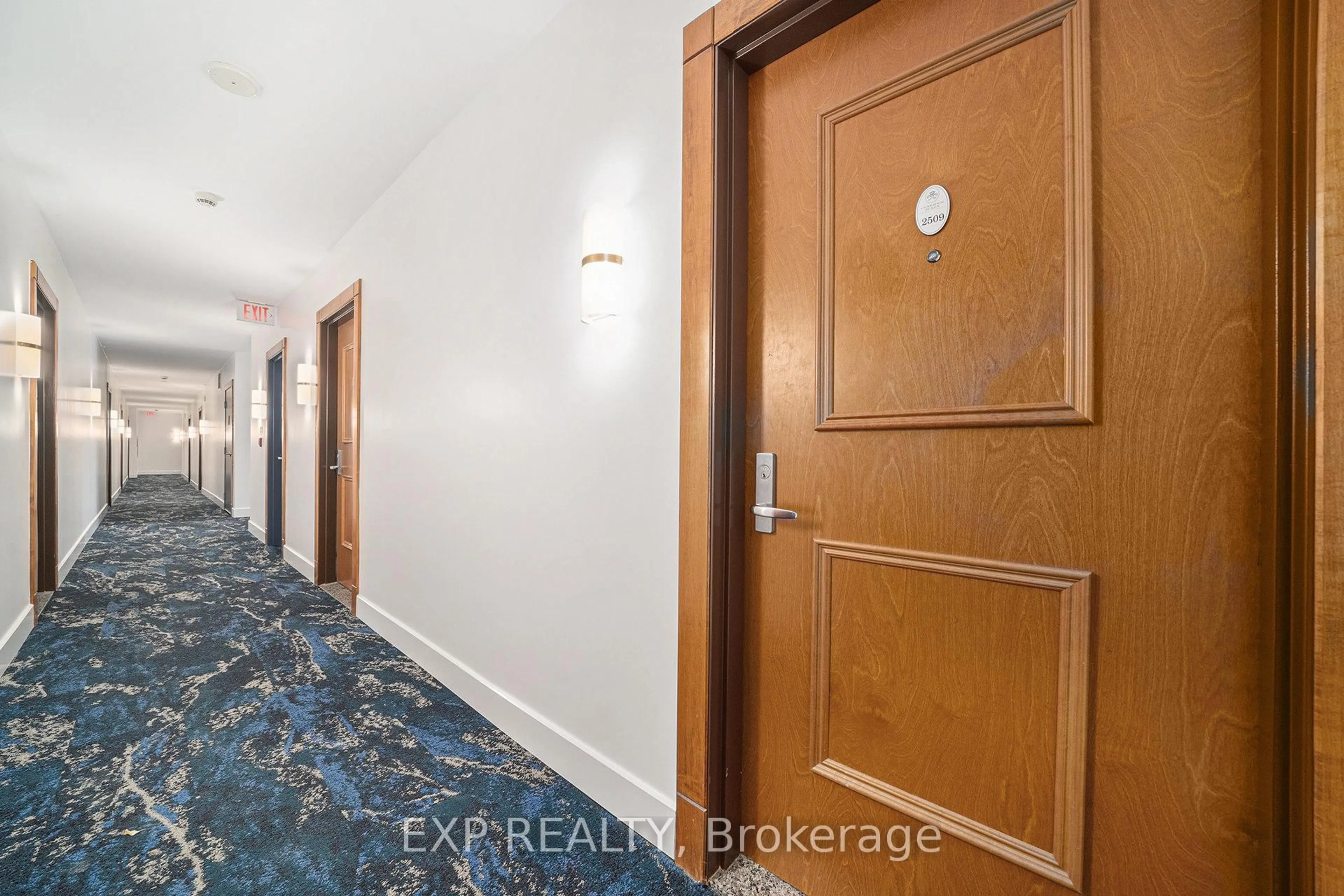 Indoor entryway for 242 Rideau St #2509, Ottawa Ontario K1N 0B7