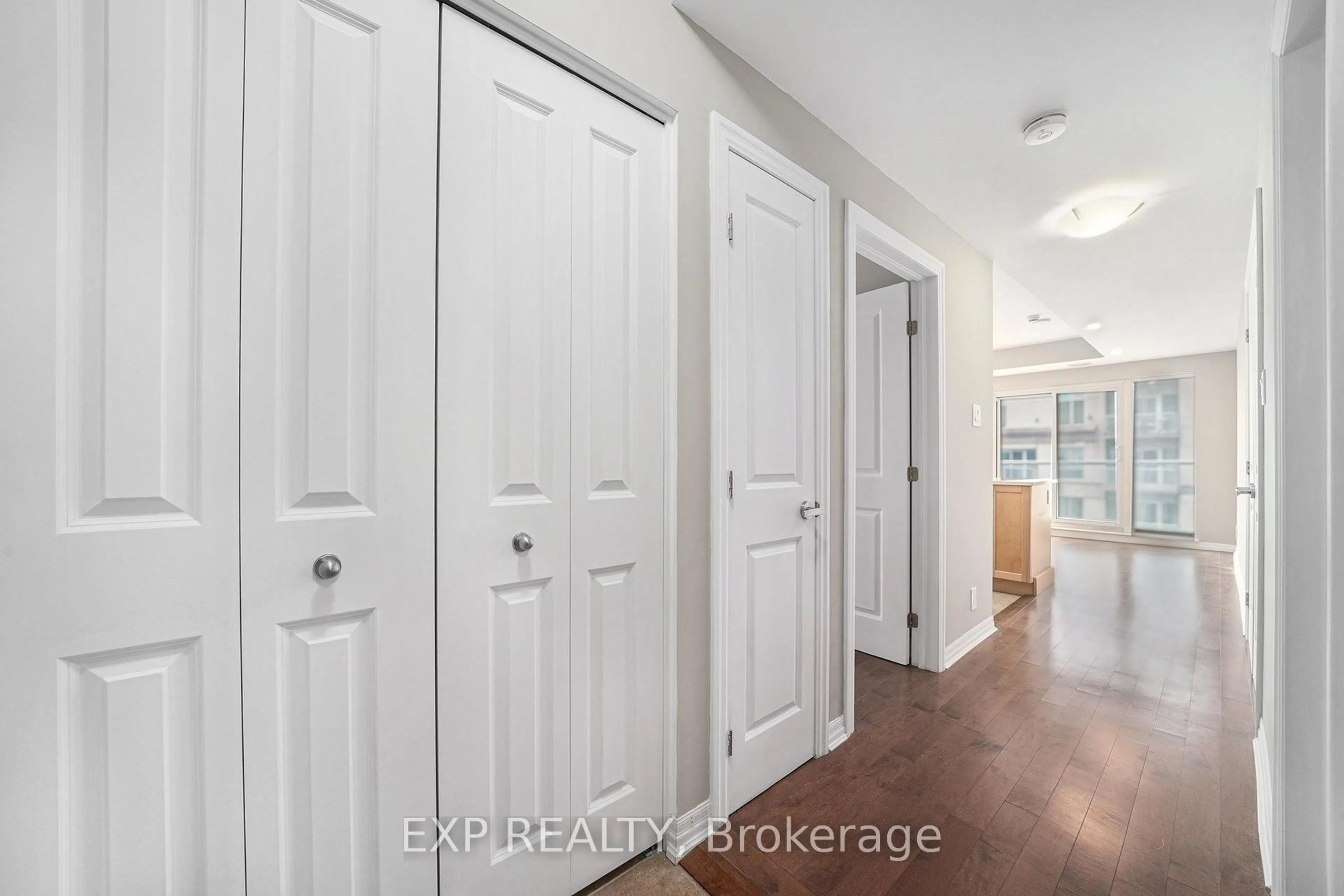 Indoor entryway for 242 Rideau St #2509, Ottawa Ontario K1N 0B7