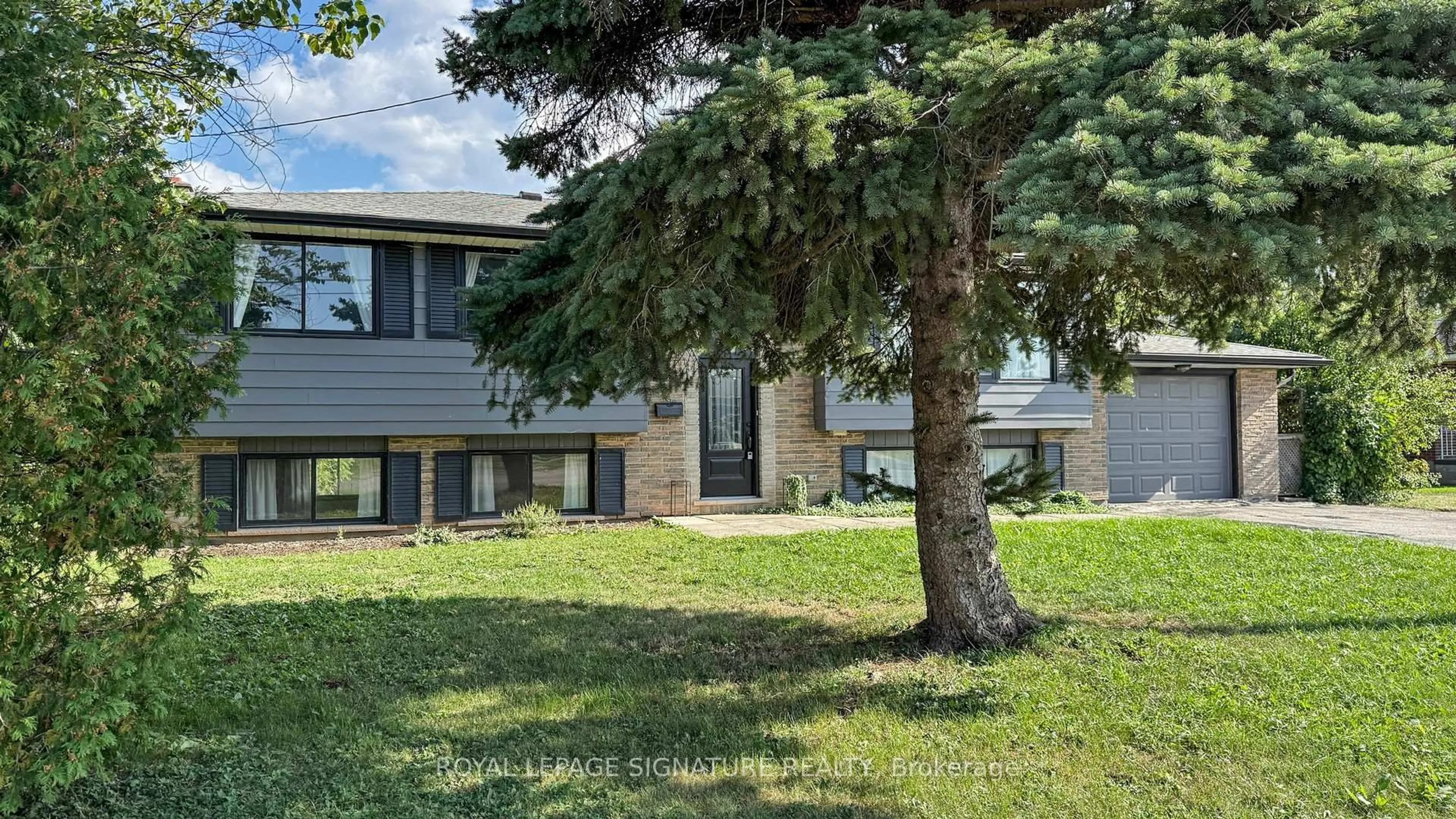 Home with vinyl exterior material, street for 354 Albany St, Fort Erie Ontario L2A 1L9