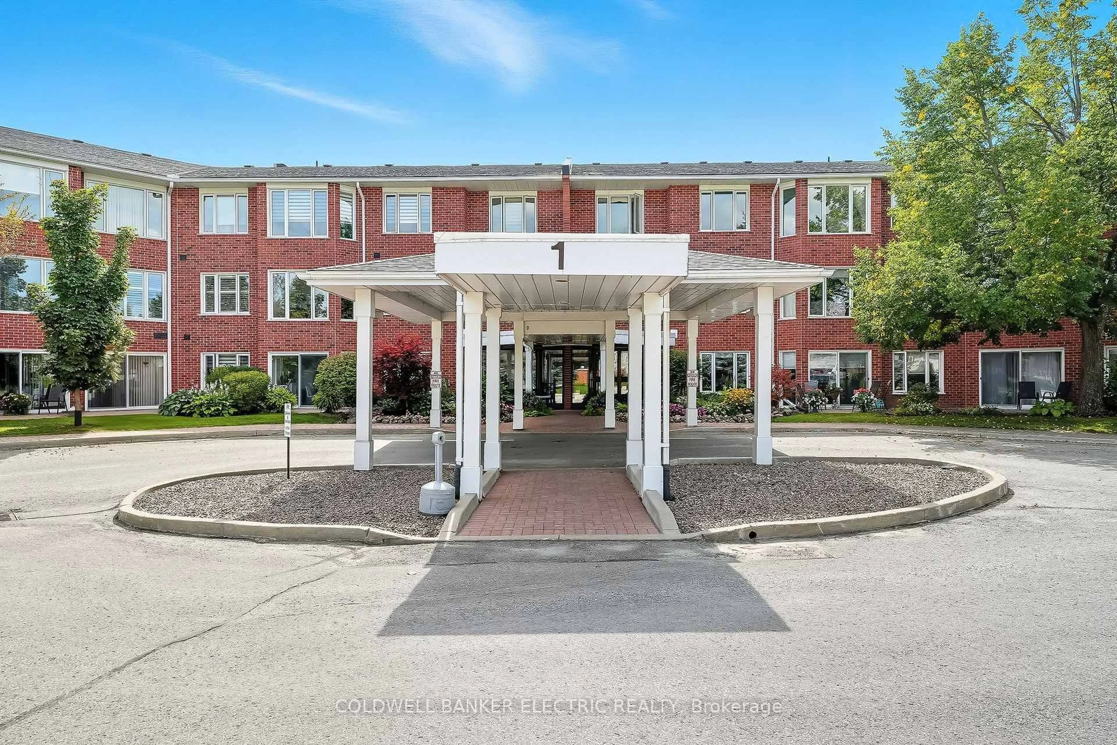 Indoor foyer for 1 Heritage Way #301, Kawartha Lakes Ontario K9V 5P9