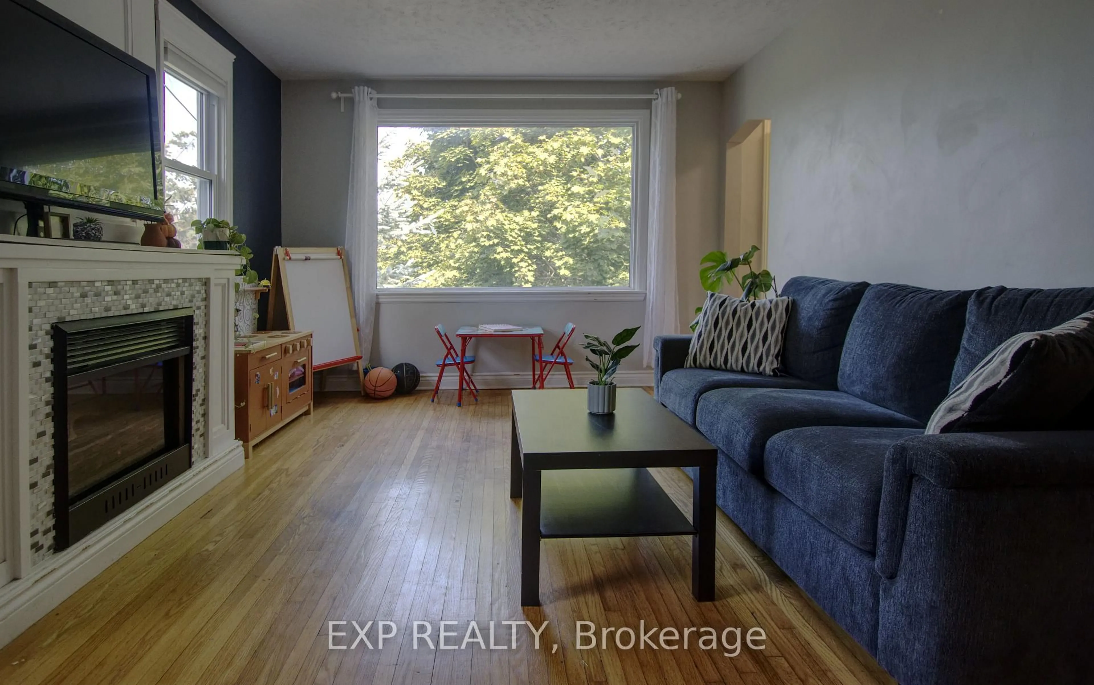 Living room with furniture, wood/laminate floor for 349 EUCLID Ave, Peterborough Ontario K9H 1M7