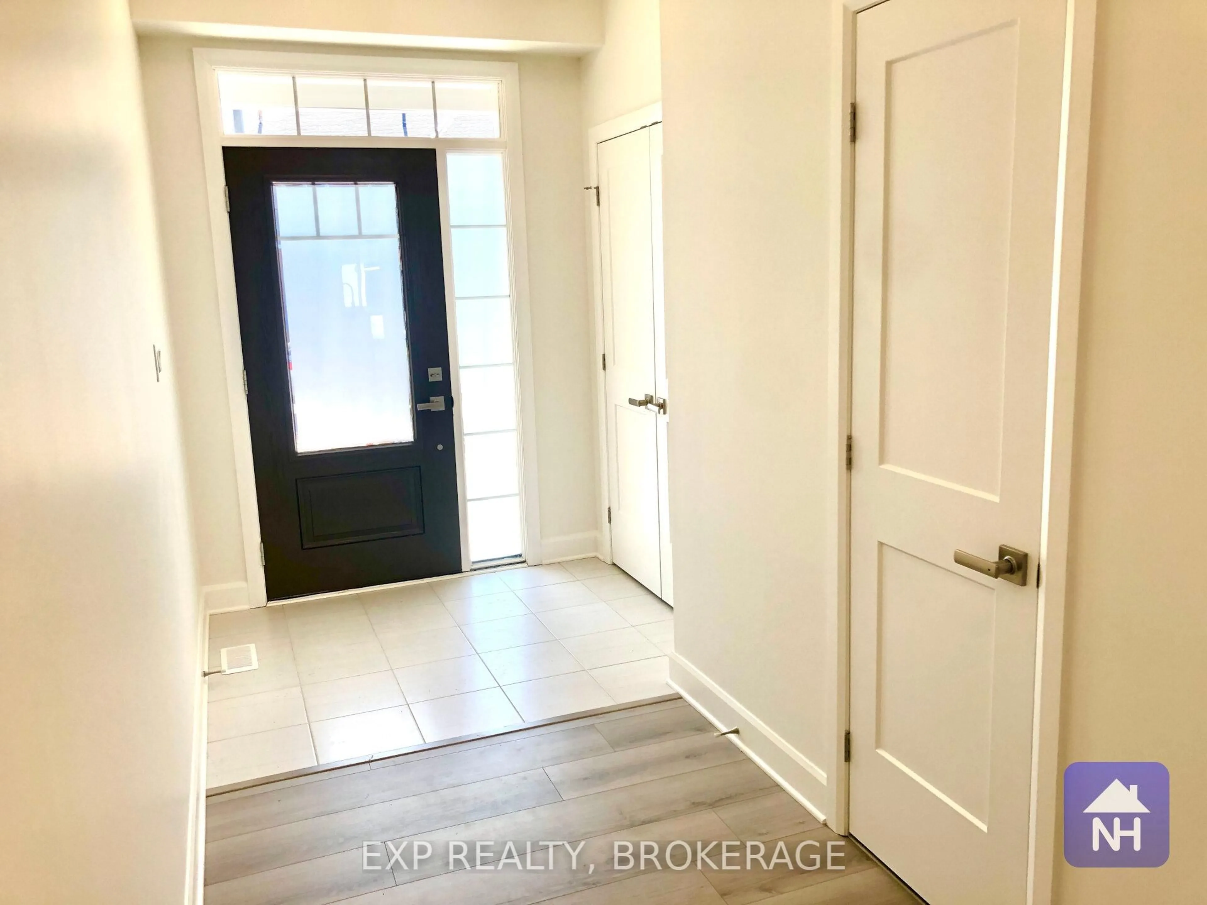 Indoor entryway for 1425 SUMMER St, Kingston Ontario K7K 0H9