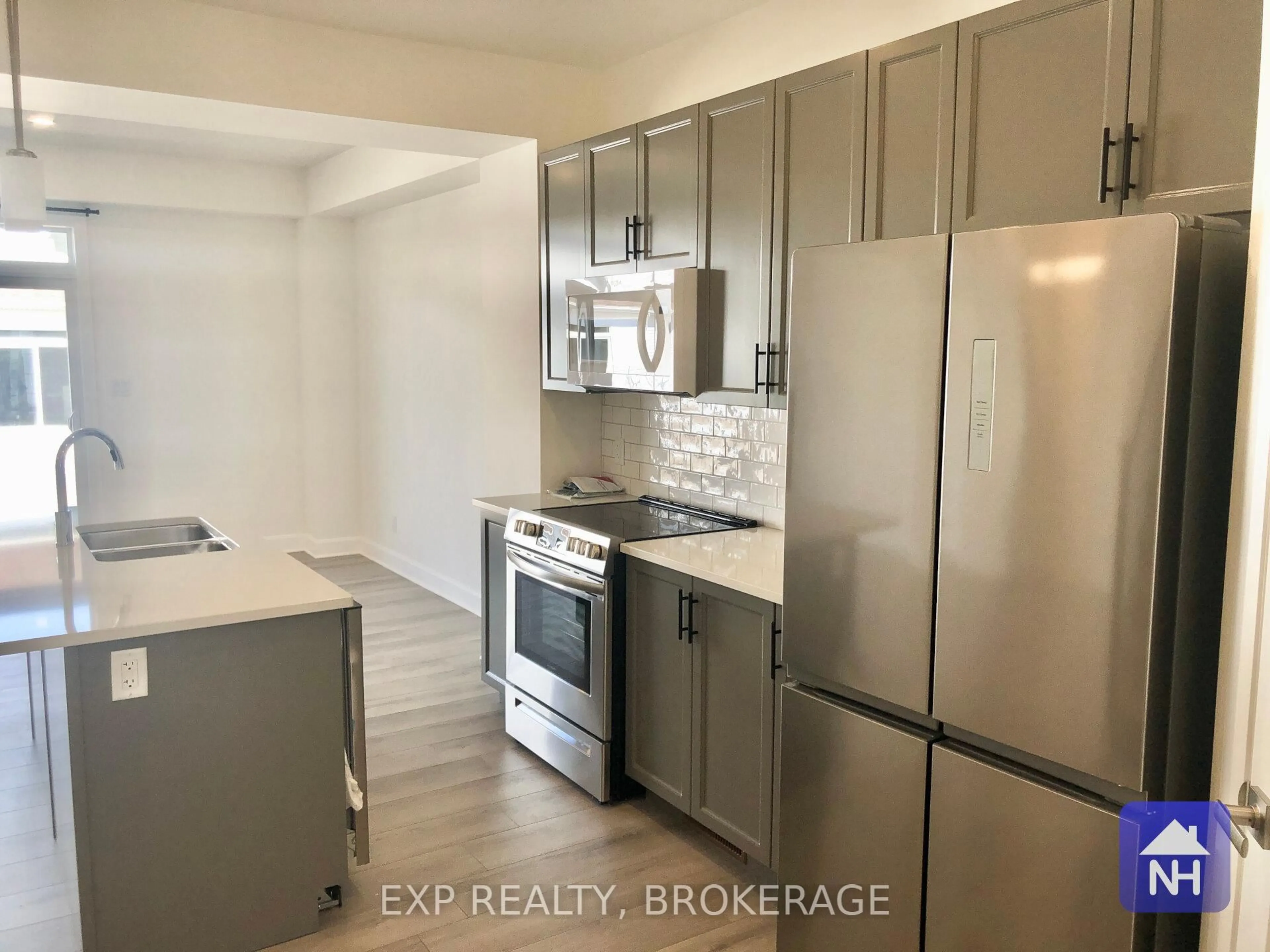 Standard kitchen, ceramic/tile floor for 1425 SUMMER St, Kingston Ontario K7K 0H9