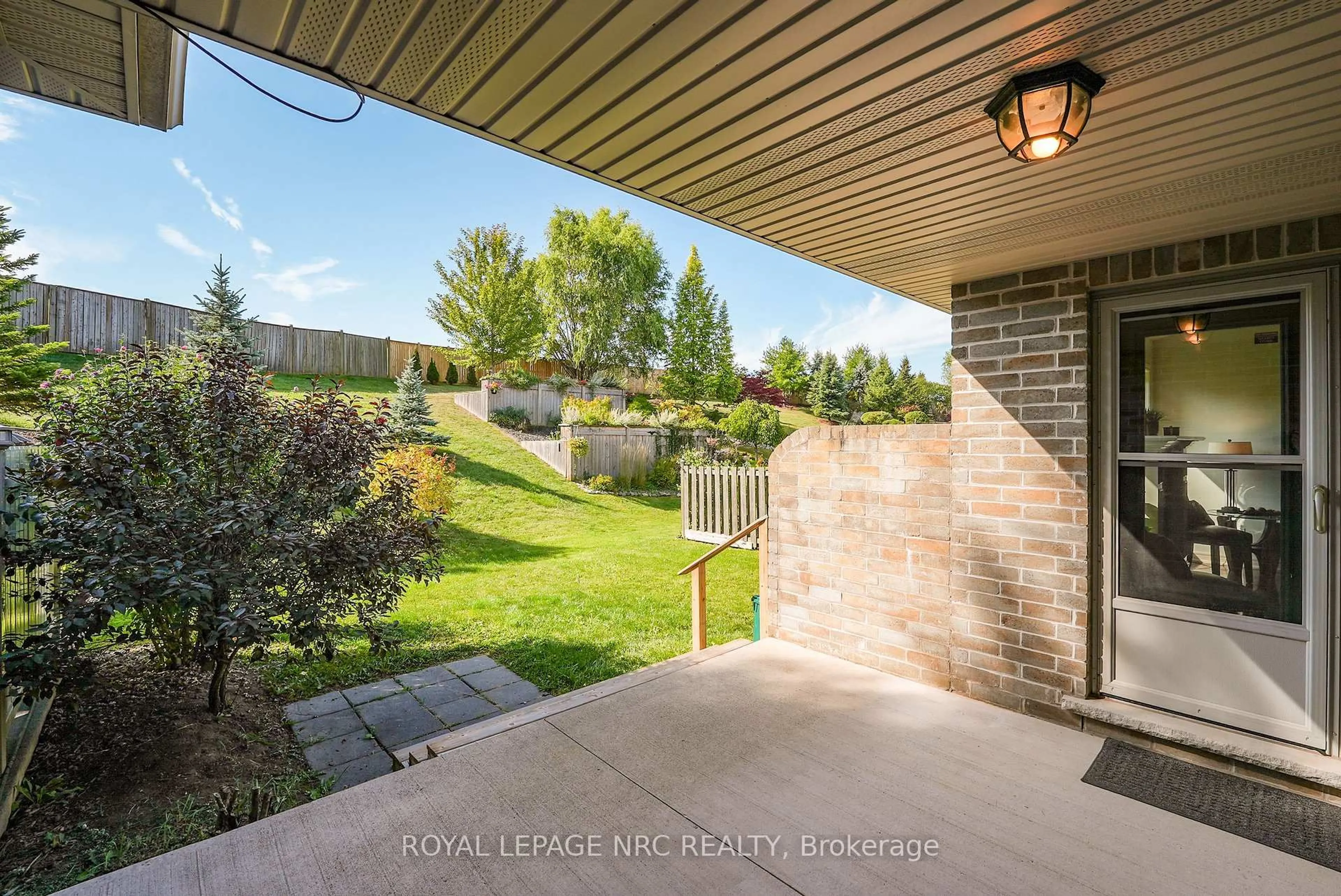 Patio, street for 3879 Lower Coach Rd, Fort Erie Ontario L0S 1S0