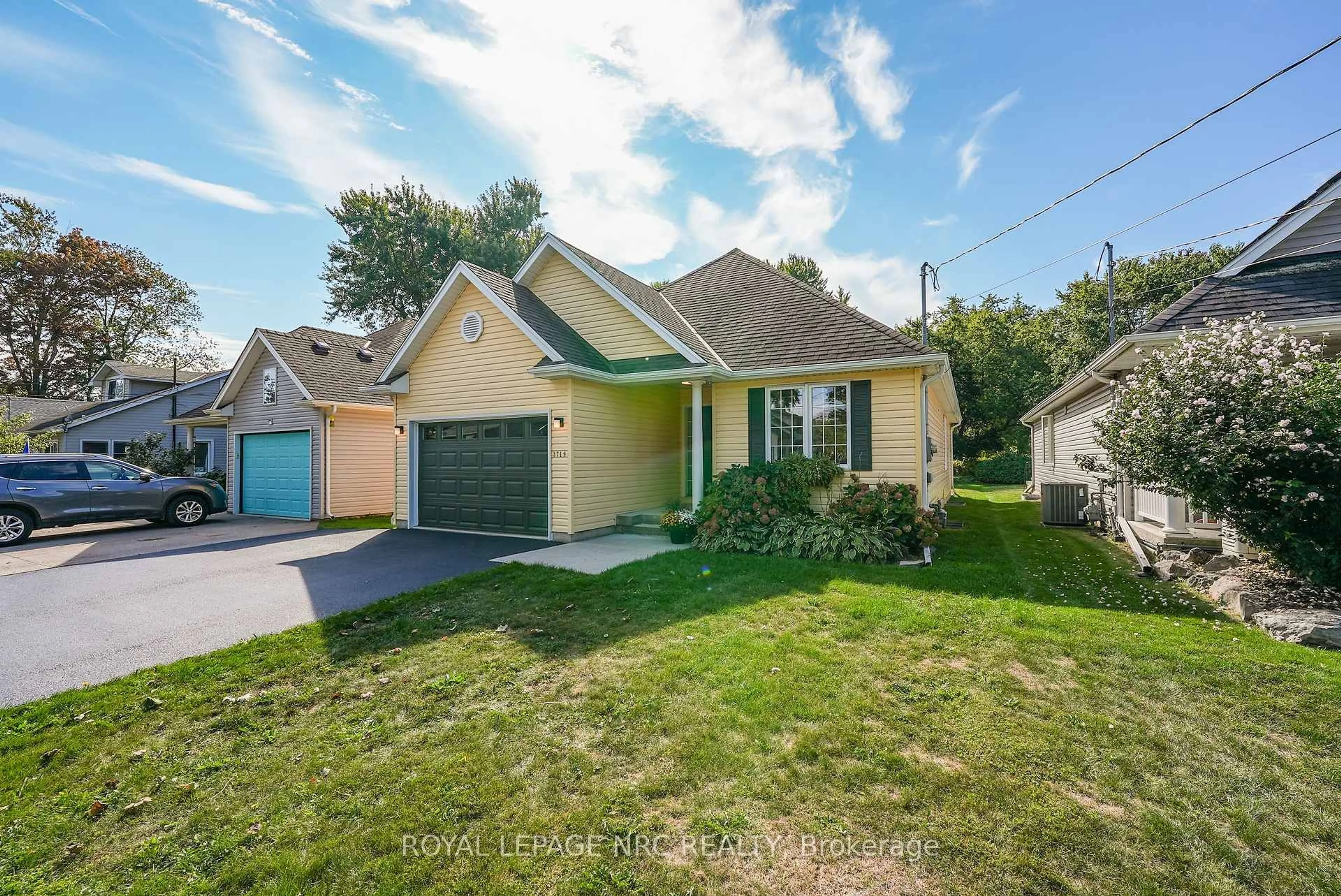 Home with vinyl exterior material, street for 3719 Concord Ave, Fort Erie Ontario L0S 1B0