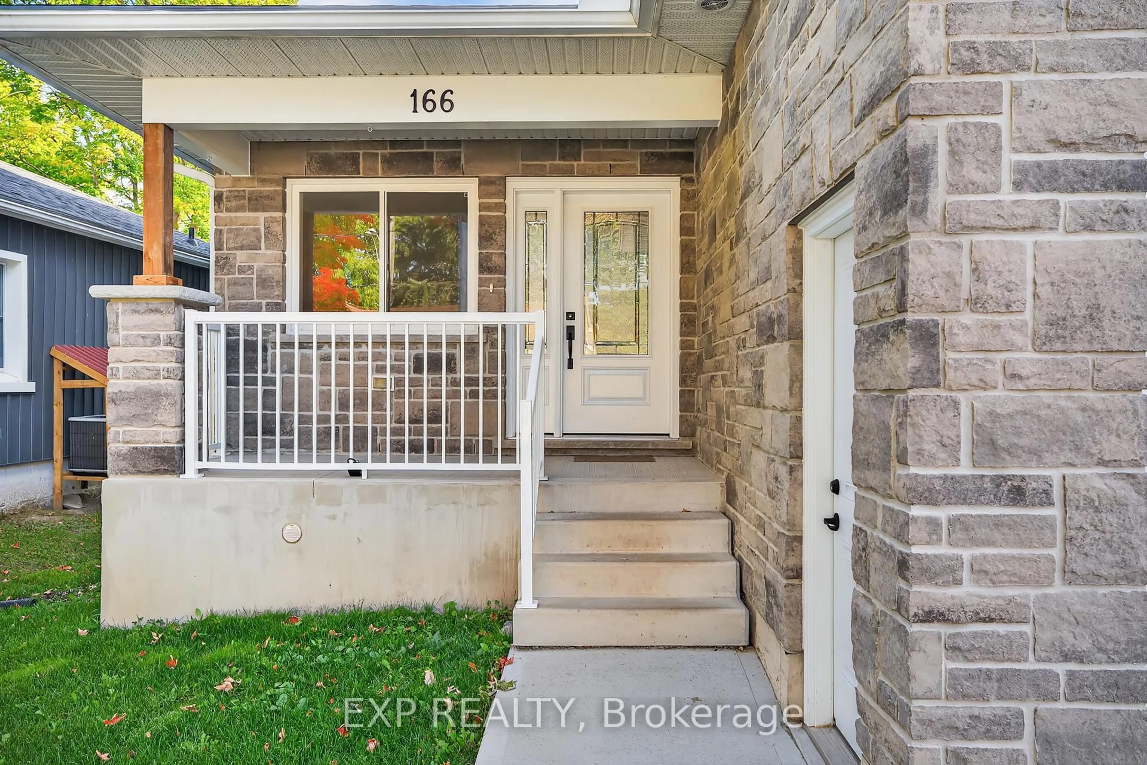 Indoor entryway for 166 Webb St, Minto Ontario N0G 1Z0