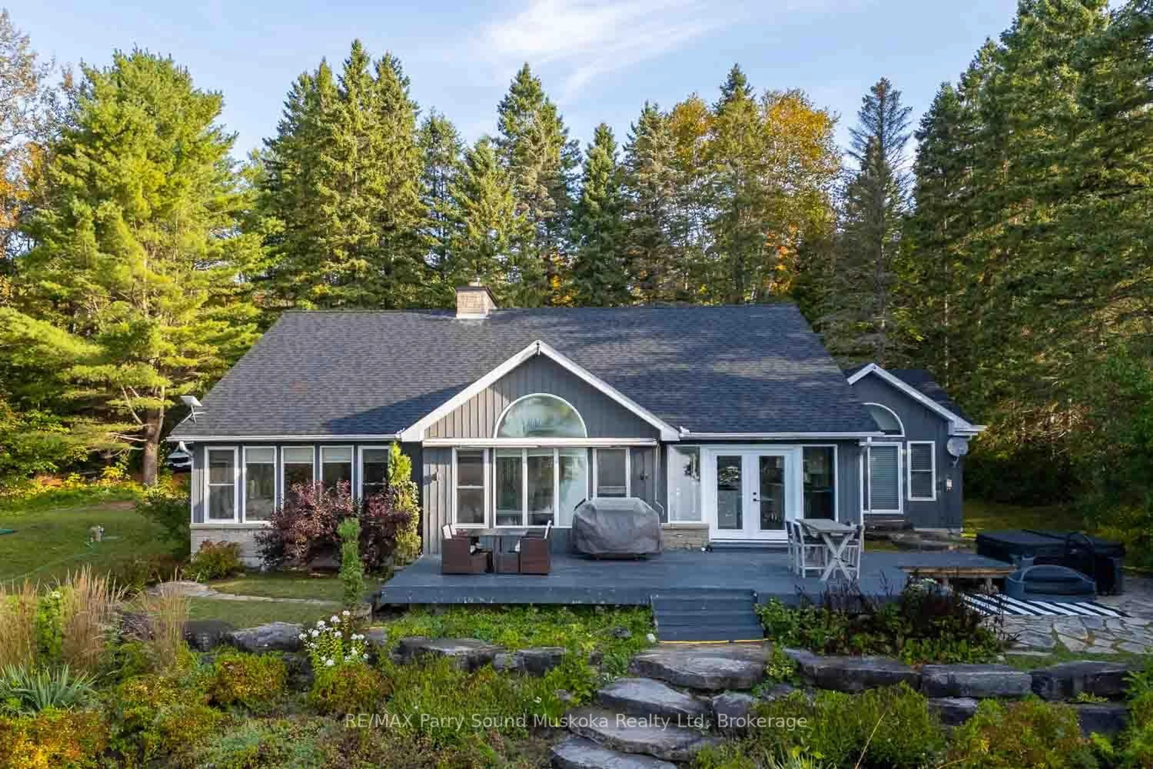 Home with vinyl exterior material, unknown for 1075 Sawmill Lane, Lake of Bays Ontario P1H 2J6