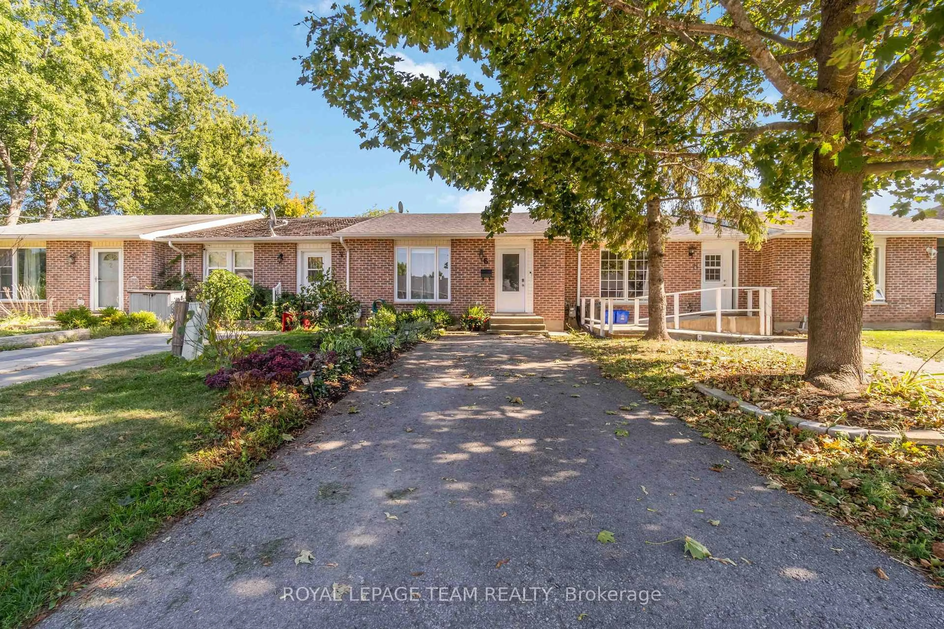 A pic from outside/outdoor area/front of a property/back of a property/a pic from drone, street for 6 Wright St, Carleton Place Ontario K7C 4C5