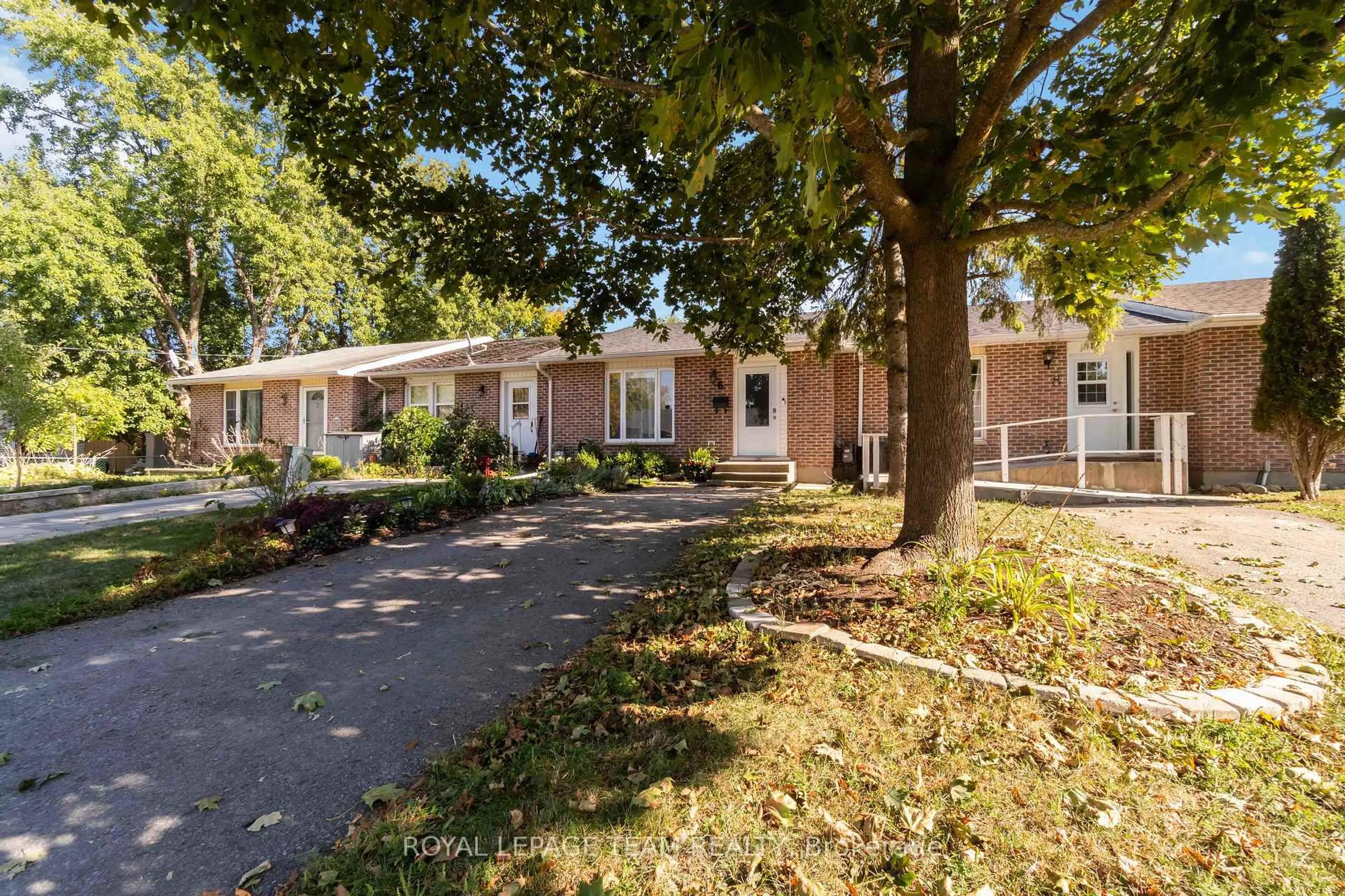 A pic from outside/outdoor area/front of a property/back of a property/a pic from drone, street for 6 Wright St, Carleton Place Ontario K7C 4C5