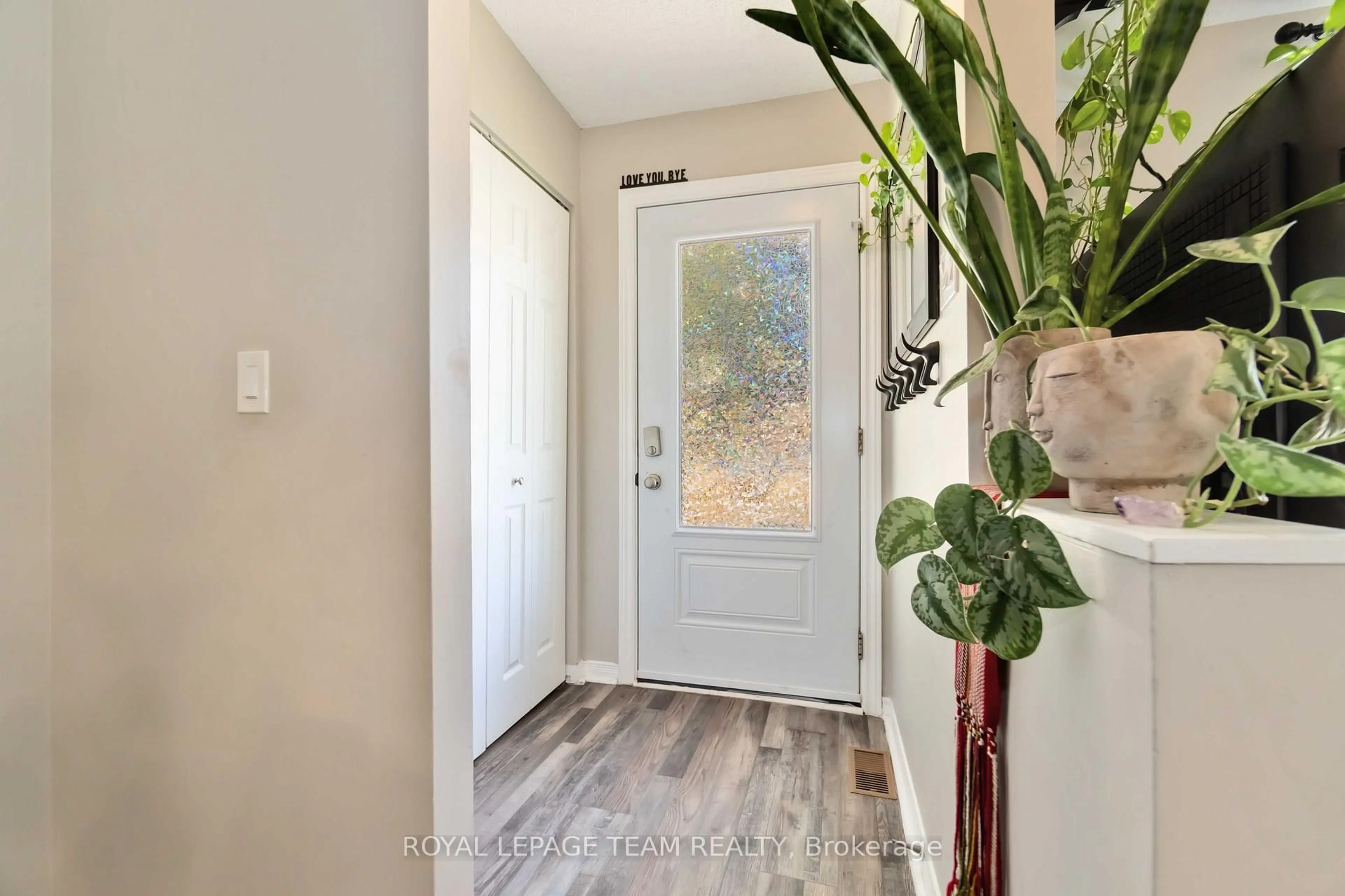 Indoor entryway for 6 Wright St, Carleton Place Ontario K7C 4C5
