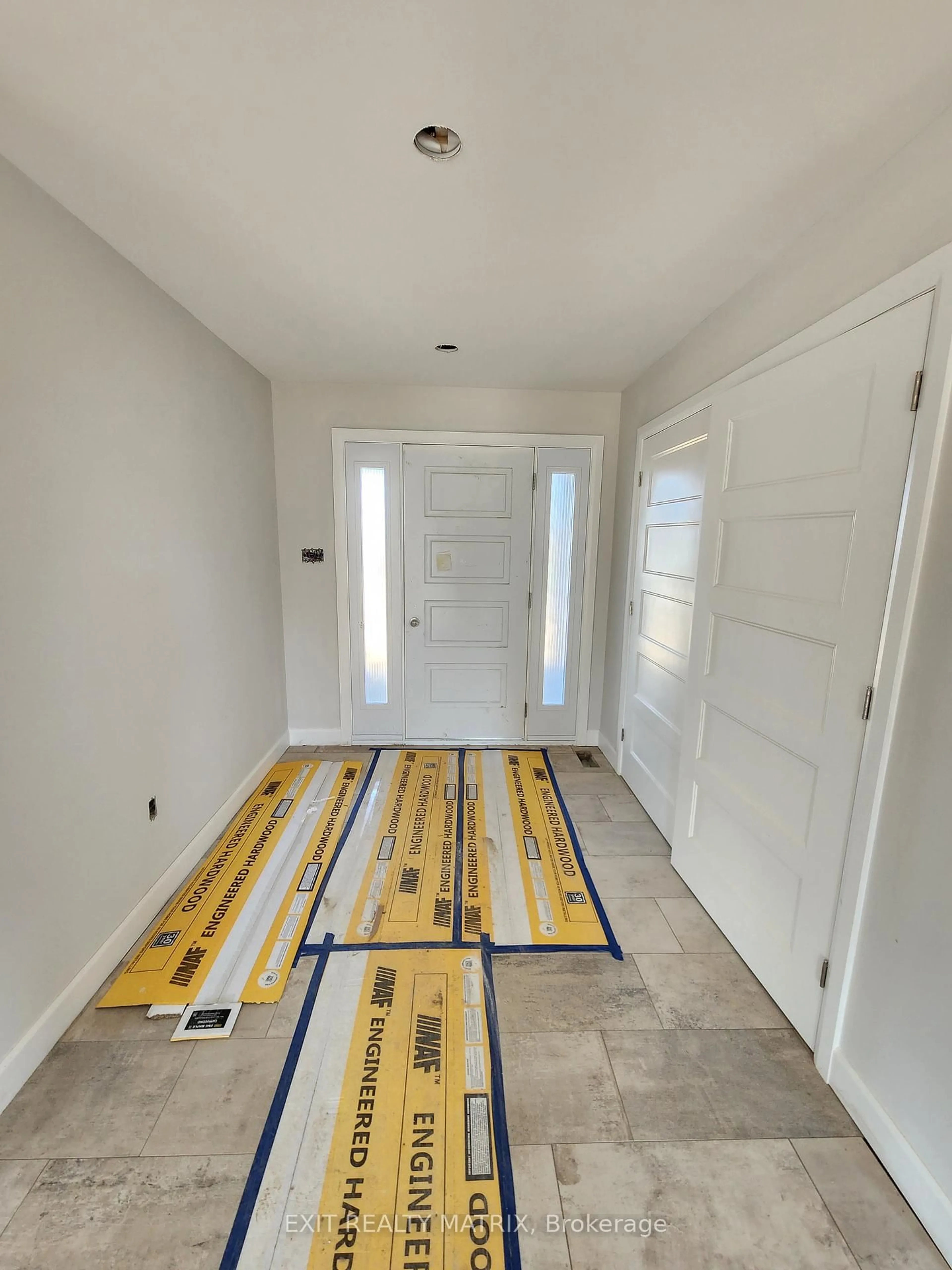 Indoor entryway for 37 Whitetail Ave, South Stormont Ontario K0C 1P0
