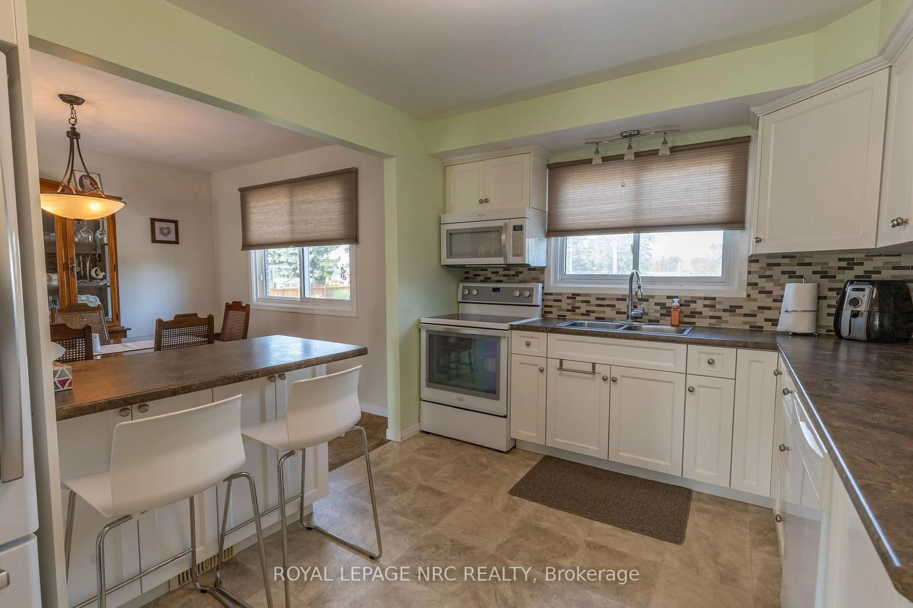 Open concept kitchen, ceramic/tile floor for 41 Third Ave, Port Colborne Ontario L3K 5P2