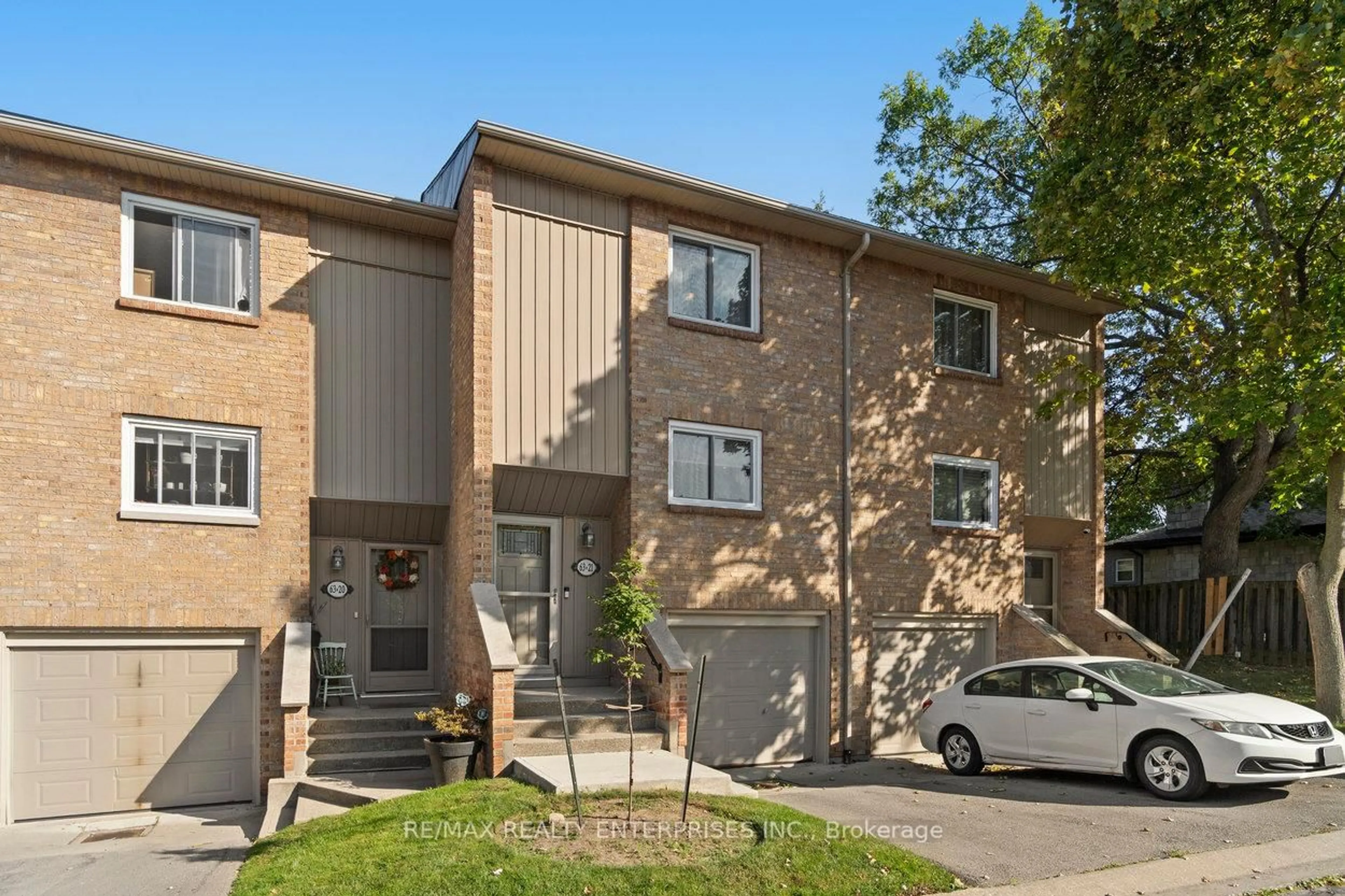 Home with brick exterior material, street for 63 Fonthill Rd #21, Hamilton Ontario L9C 6T1