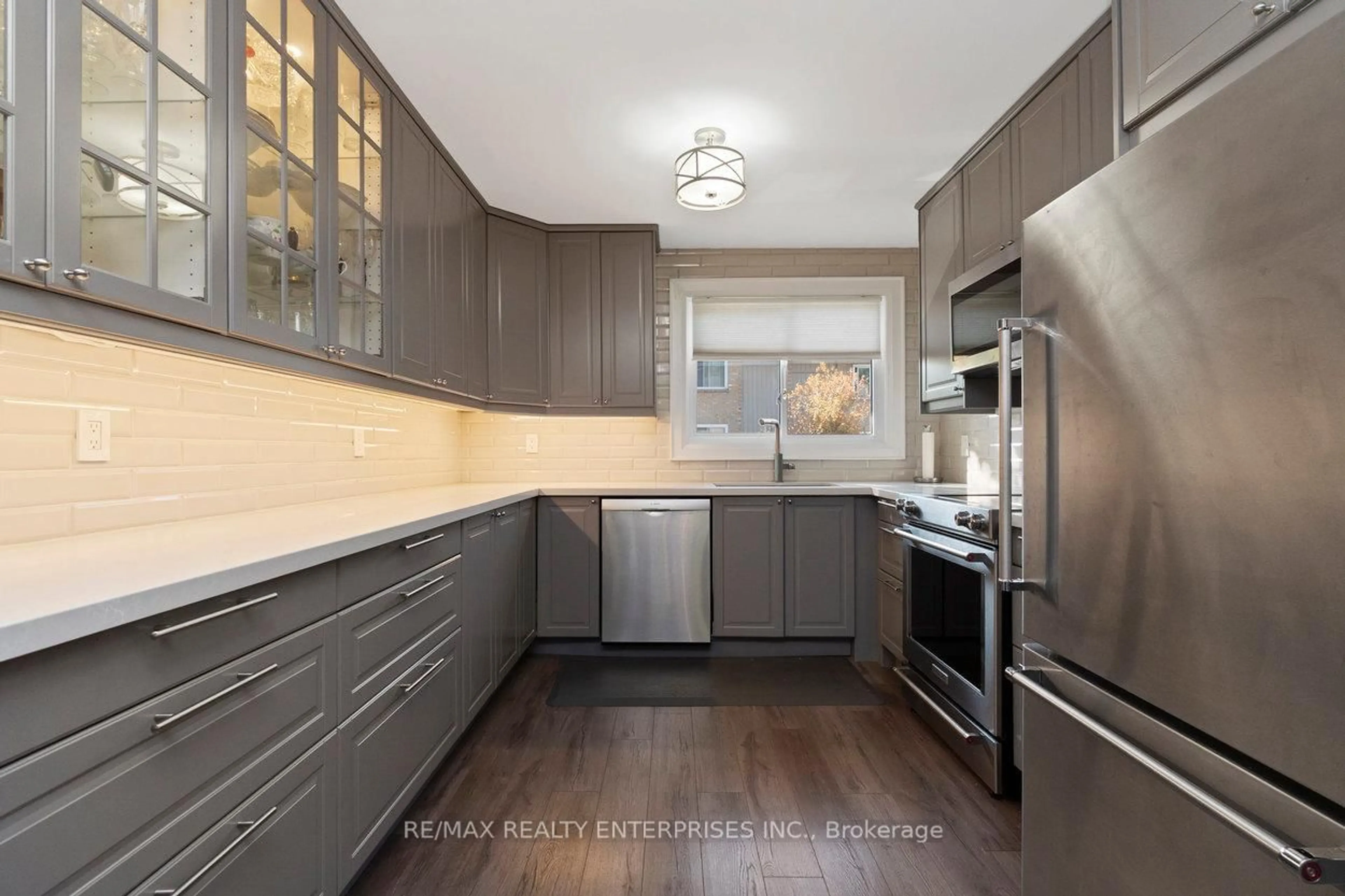Contemporary kitchen, unknown for 63 Fonthill Rd #21, Hamilton Ontario L9C 6T1