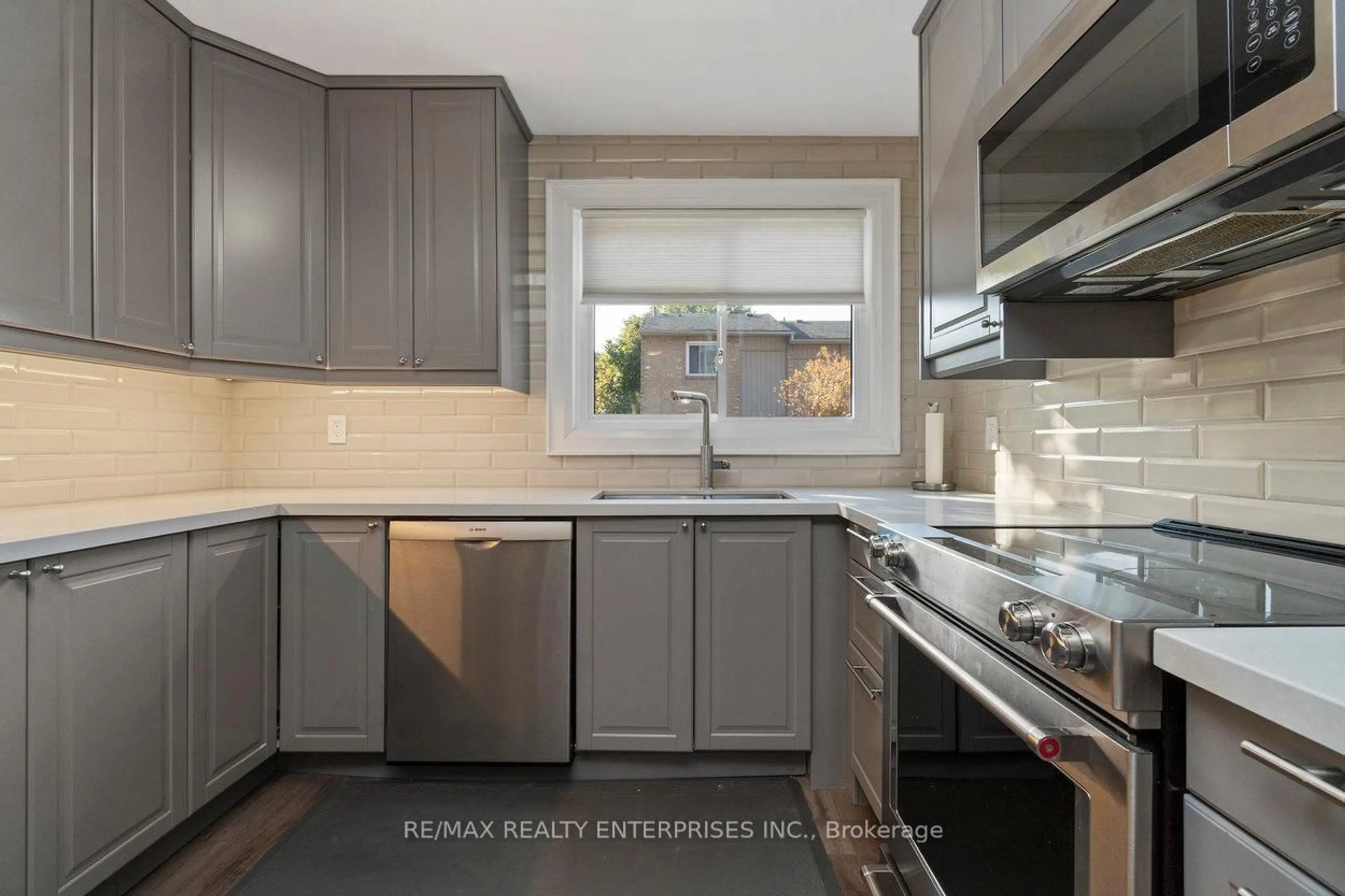 Standard kitchen, unknown for 63 Fonthill Rd #21, Hamilton Ontario L9C 6T1