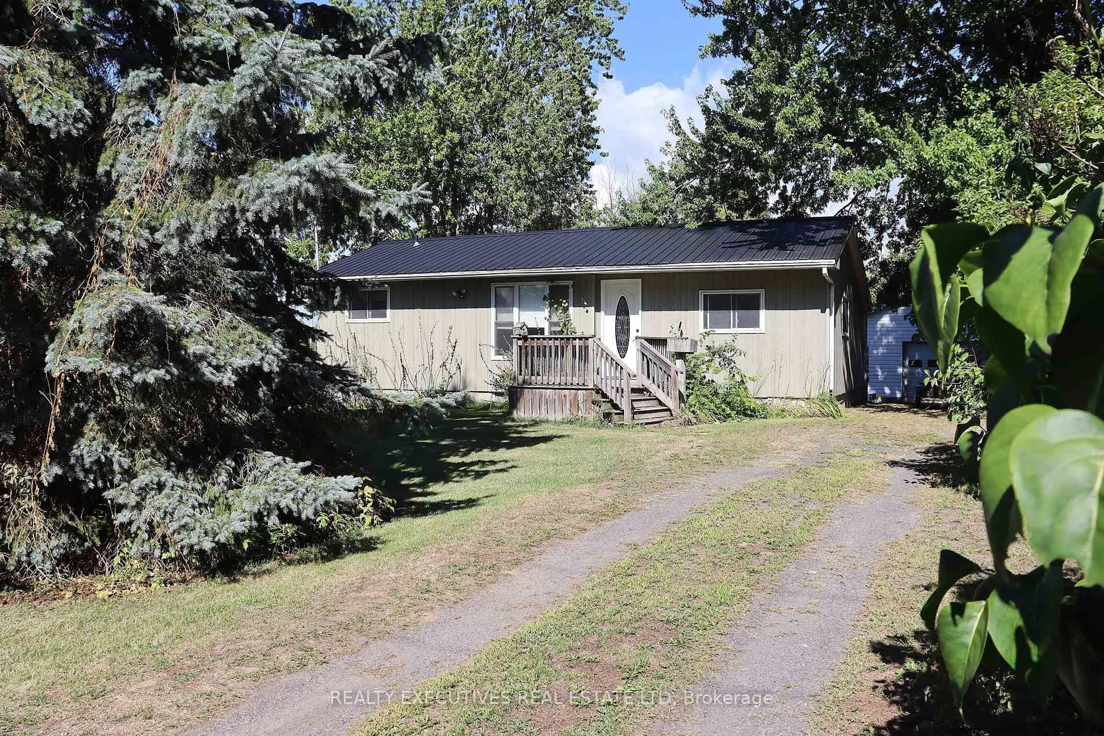 Home with vinyl exterior material, street for 10539 Gilmour Rd, South Dundas Ontario K0E 1C0