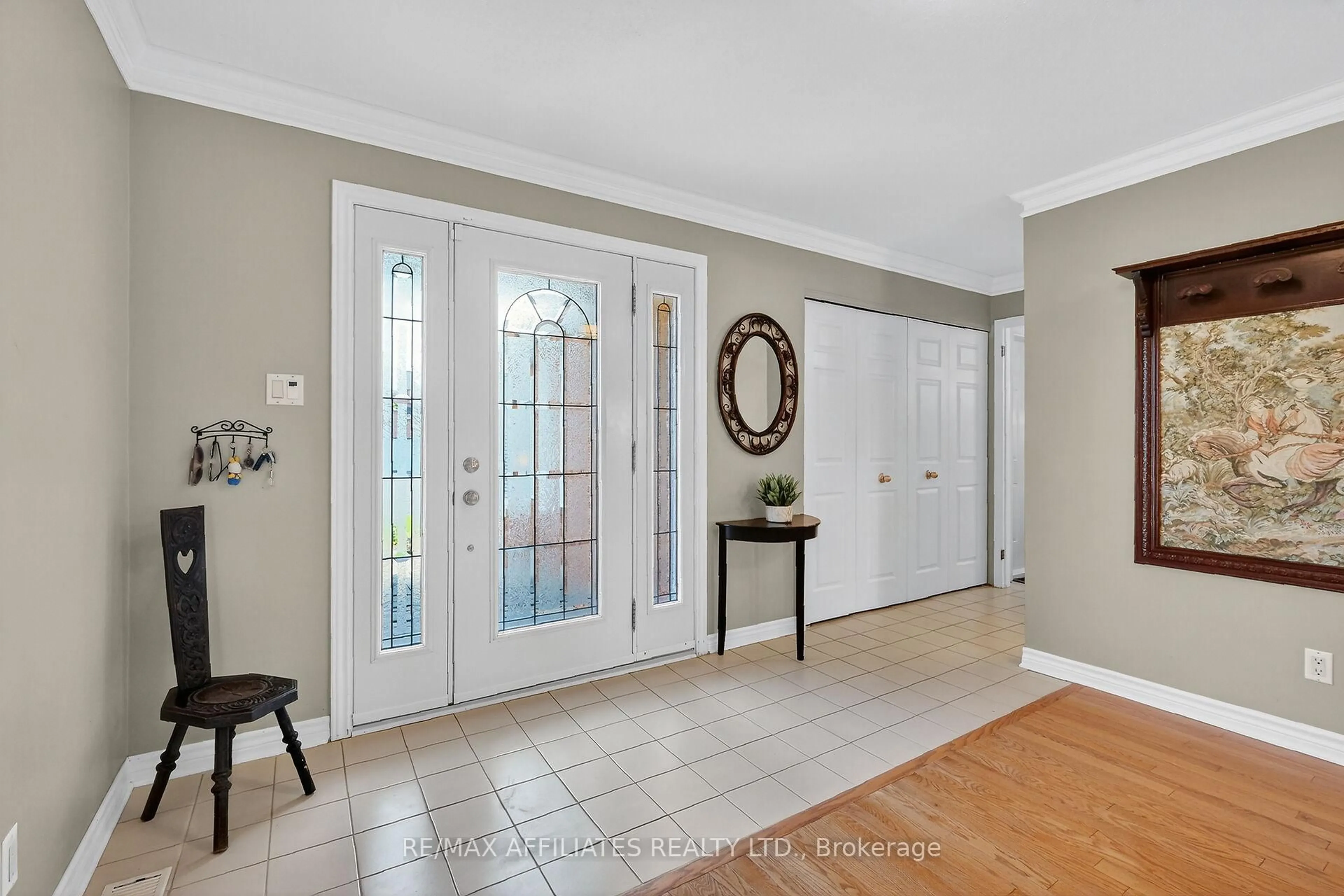 Indoor entryway for 560 Falwyn Cres, Orleans Ontario K4A 2A4