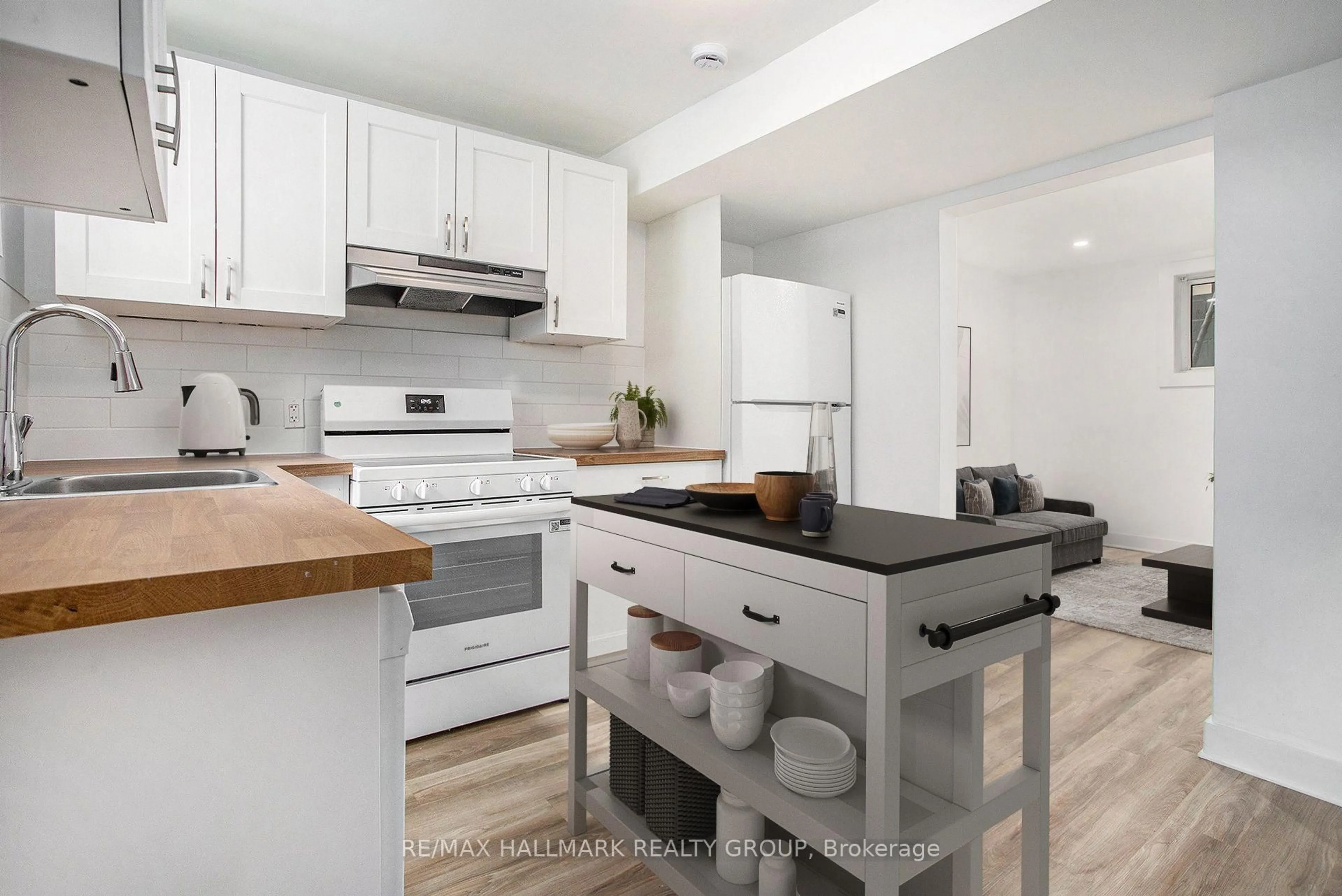 Open concept kitchen, wood/laminate floor for 374-378 Montfort St, Ottawa Ontario K1L 5N1