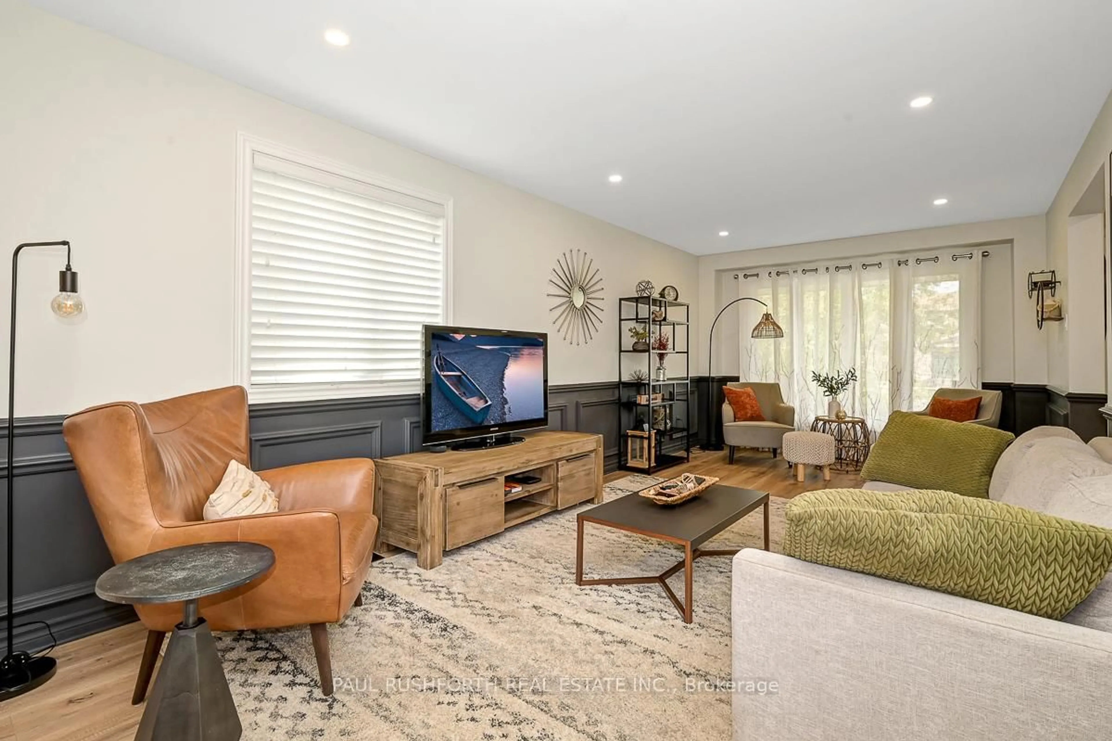 Living room with furniture, unknown for 6118 Silverbirch St, Ottawa Ontario K1W 1C4