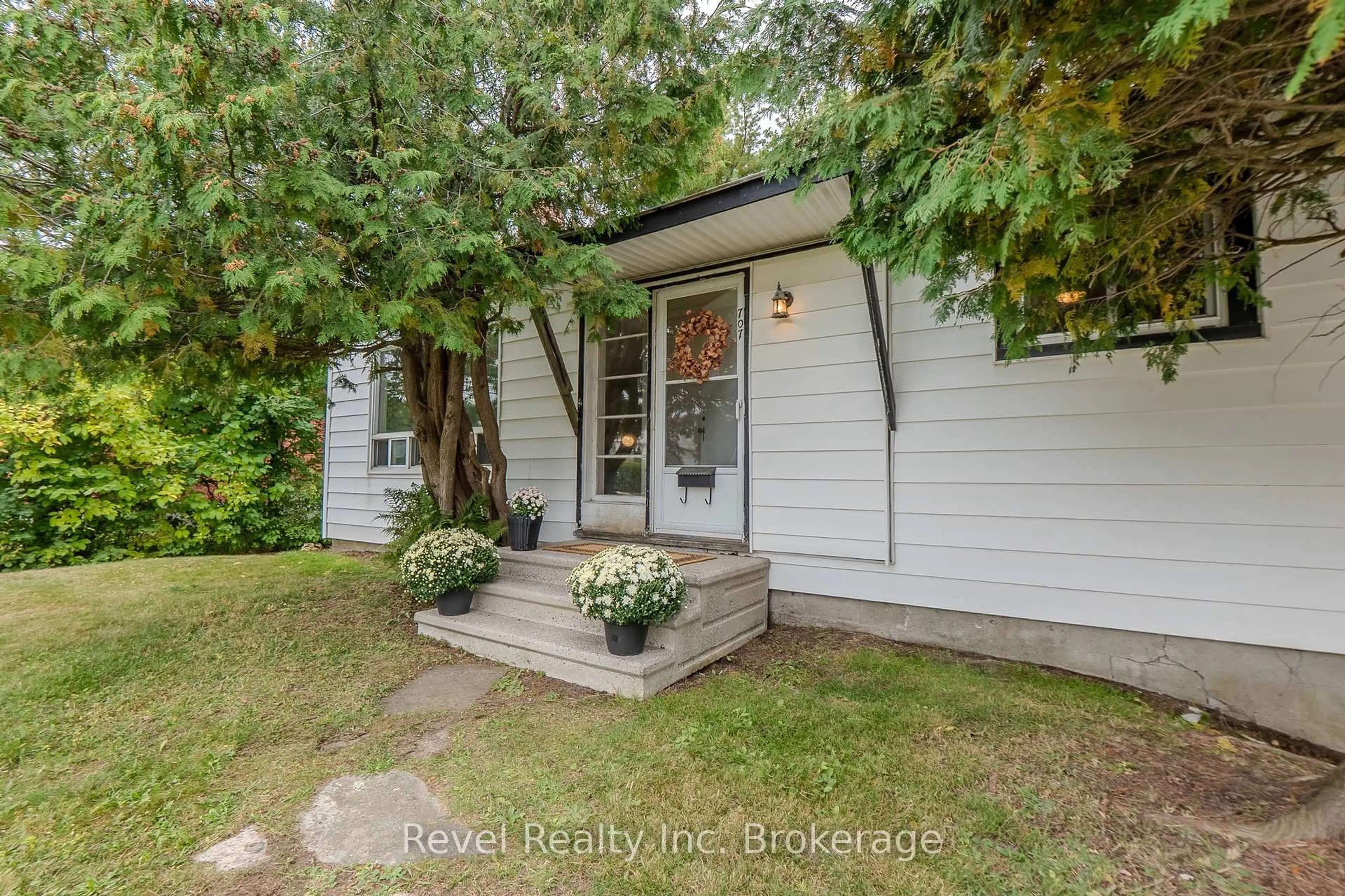 Unknown for 707 Bloem St, North Bay Ontario P1B 4Z5