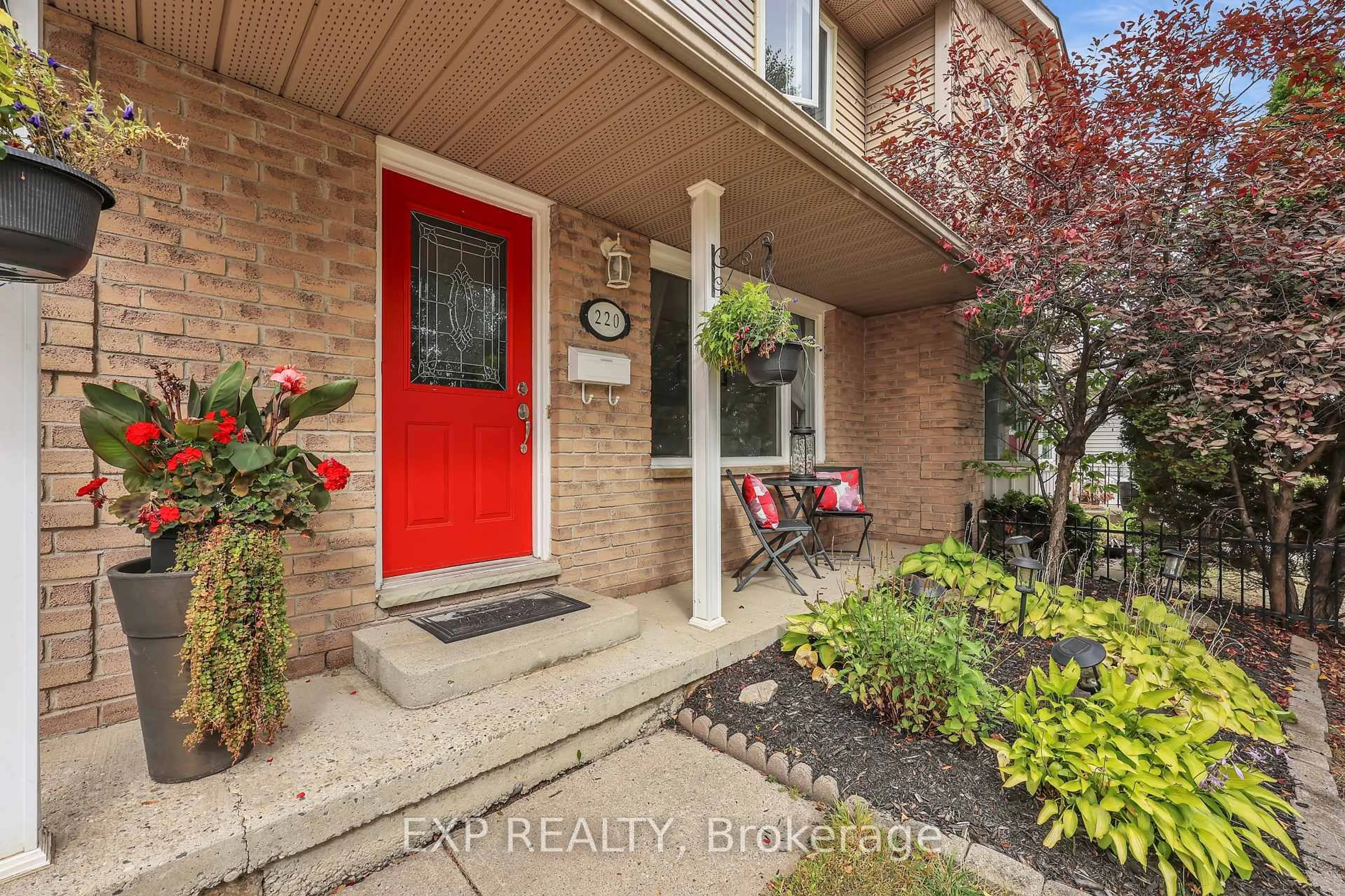 Indoor entryway for 220 Scott Rd, Cambridge Ontario N3C 3Z8