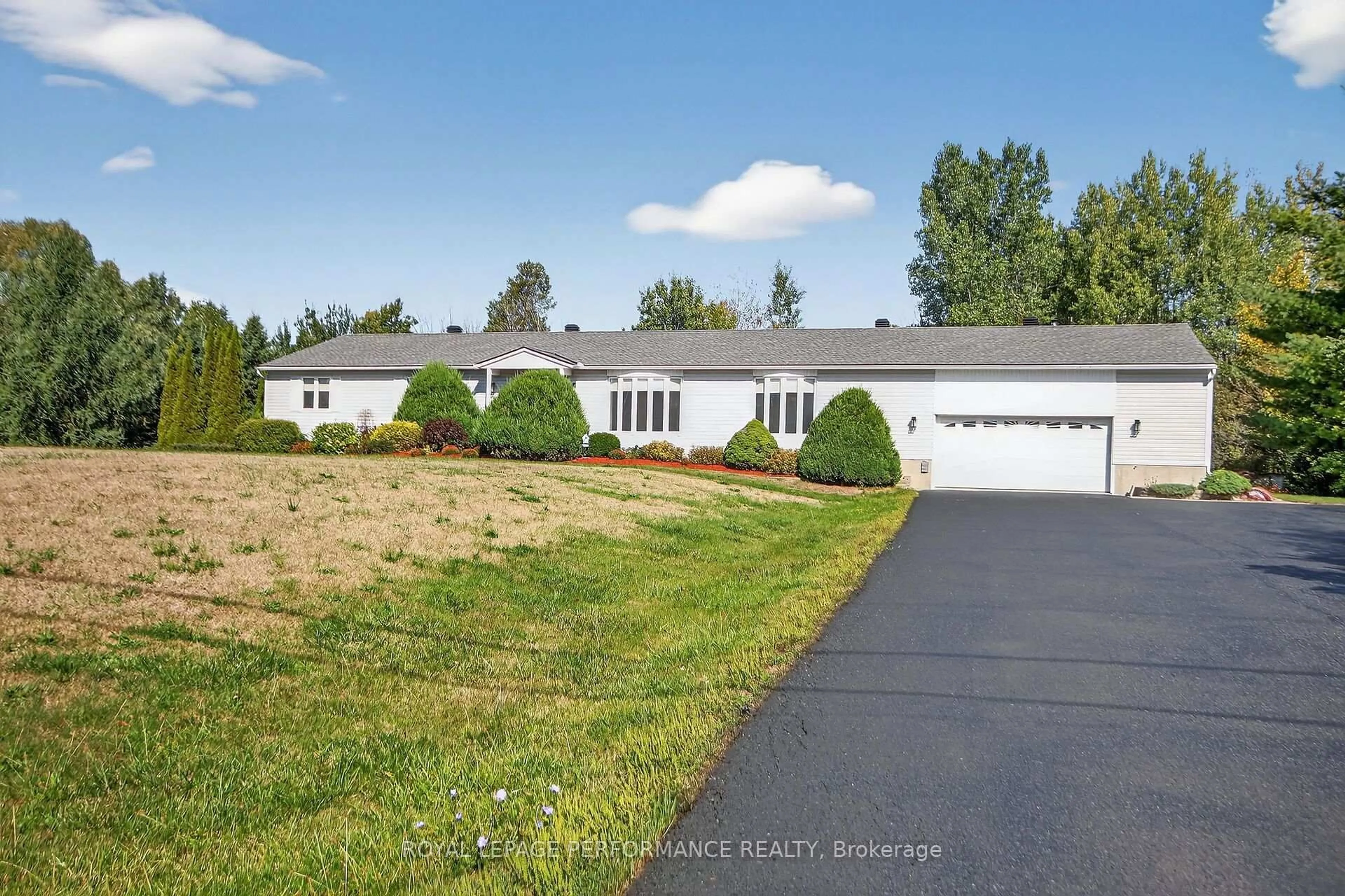 A pic from outside/outdoor area/front of a property/back of a property/a pic from drone, unknown for 8329 Rodney Farm Dr, Metcalfe Ontario K0A 2P0