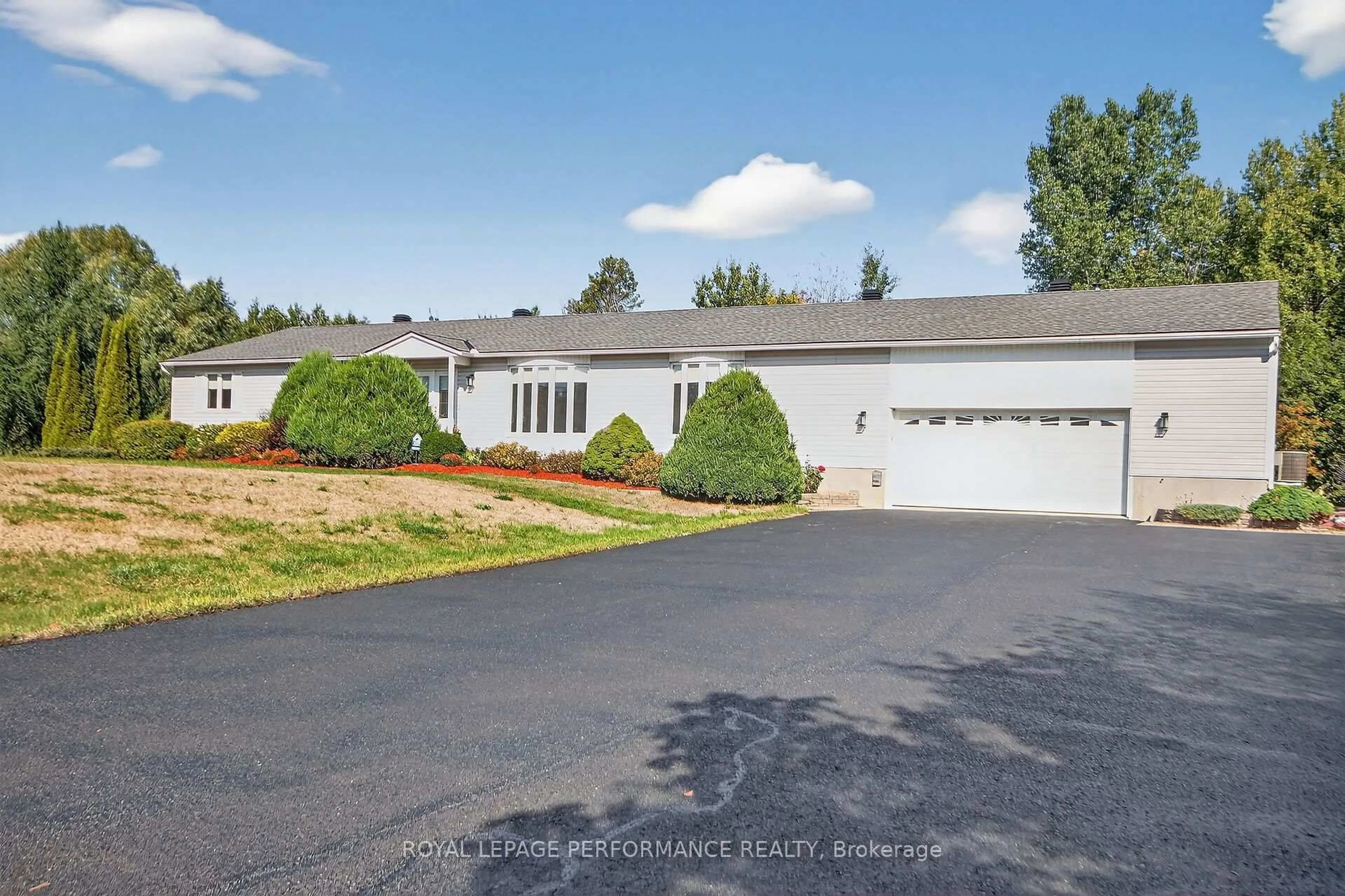 A pic from outside/outdoor area/front of a property/back of a property/a pic from drone, unknown for 8329 Rodney Farm Dr, Metcalfe Ontario K0A 2P0