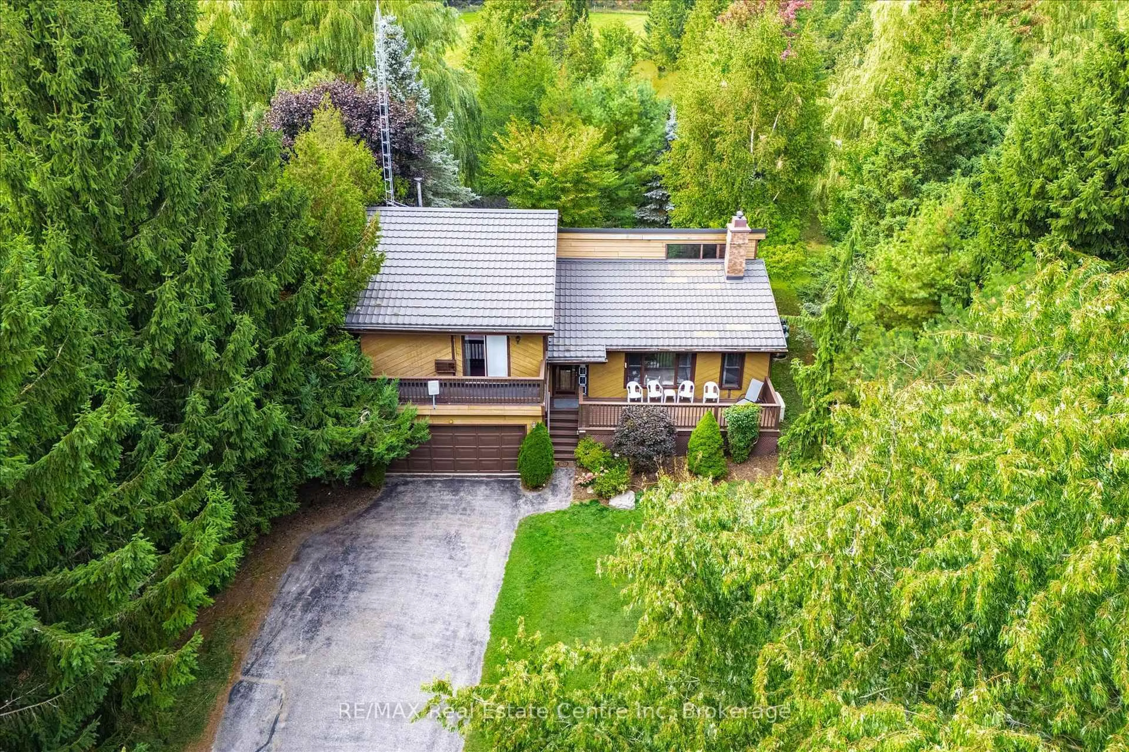 A pic from outside/outdoor area/front of a property/back of a property/a pic from drone, street for 7728 21 Sdrd, Mapleton Ontario N0G 1A0