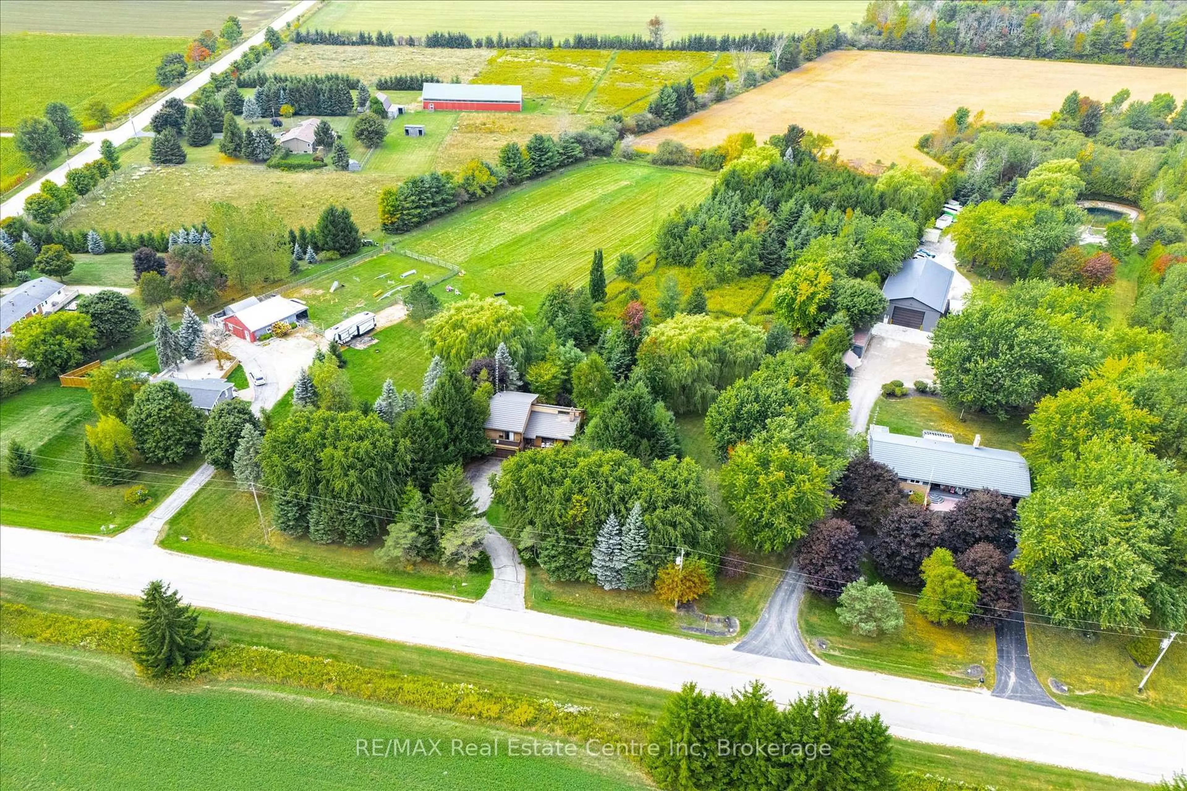 A pic from outside/outdoor area/front of a property/back of a property/a pic from drone, unknown for 7728 21 Sdrd, Mapleton Ontario N0G 1A0